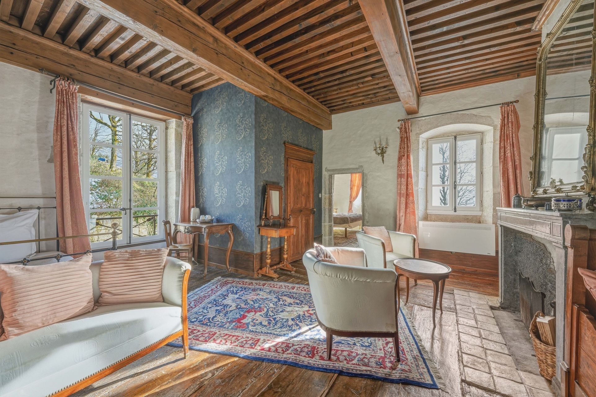 castle 12 Rooms for sale on MONTANGES (01200)