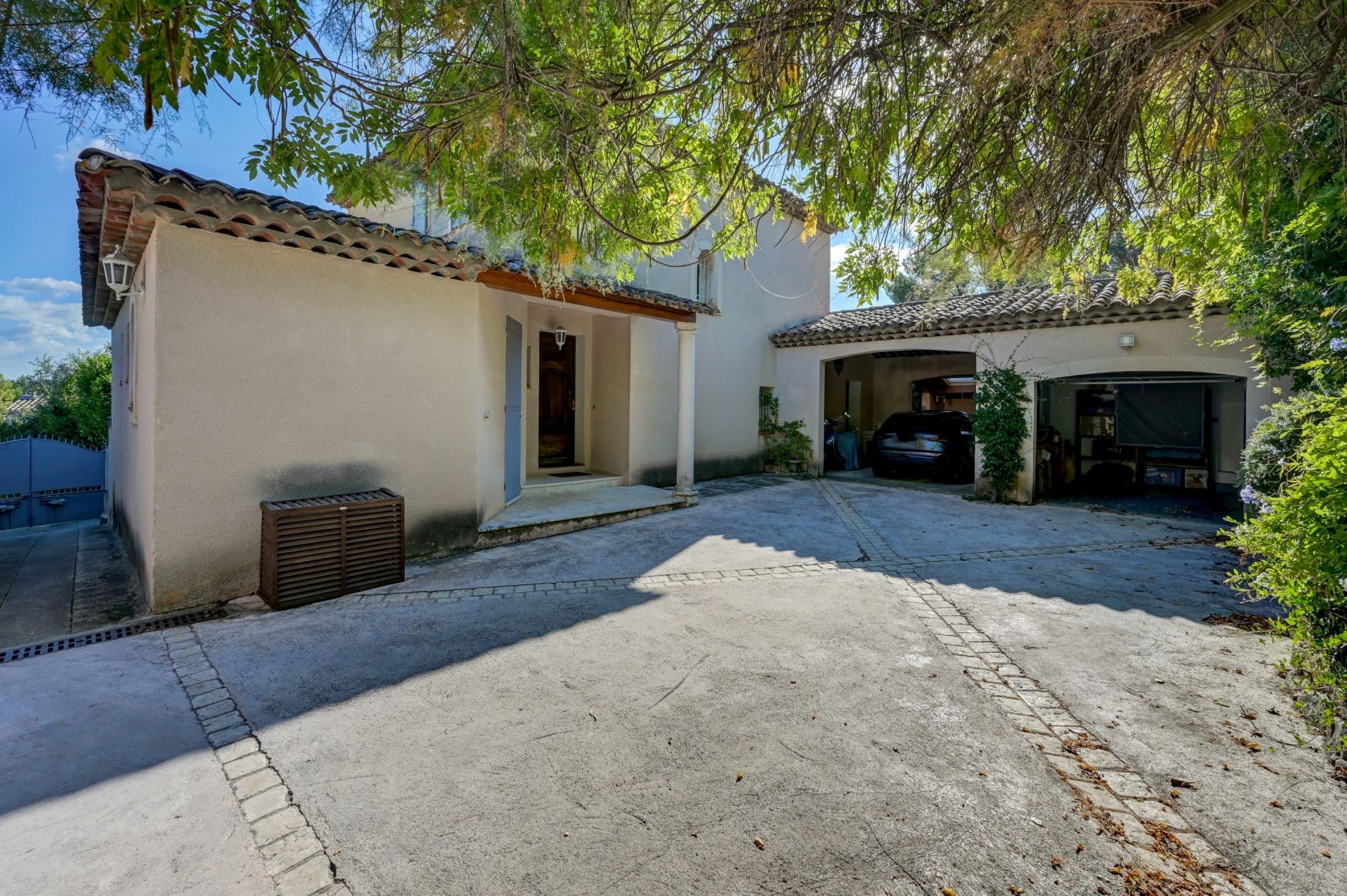 maison de luxe 5 Pièces en vente sur EGUILLES (13510)