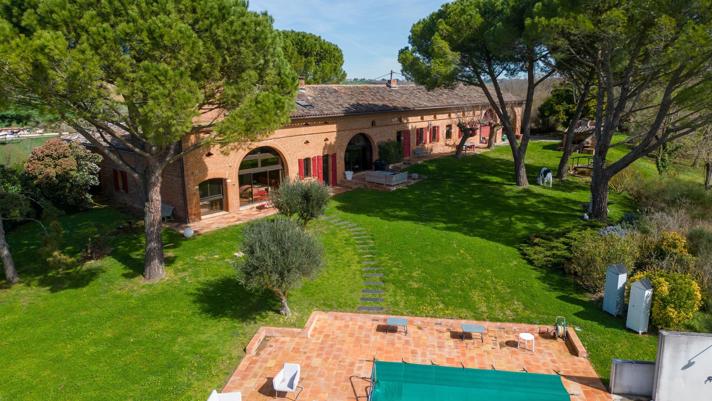 farm complex 14 Rooms for sale on VERFEIL (31590)