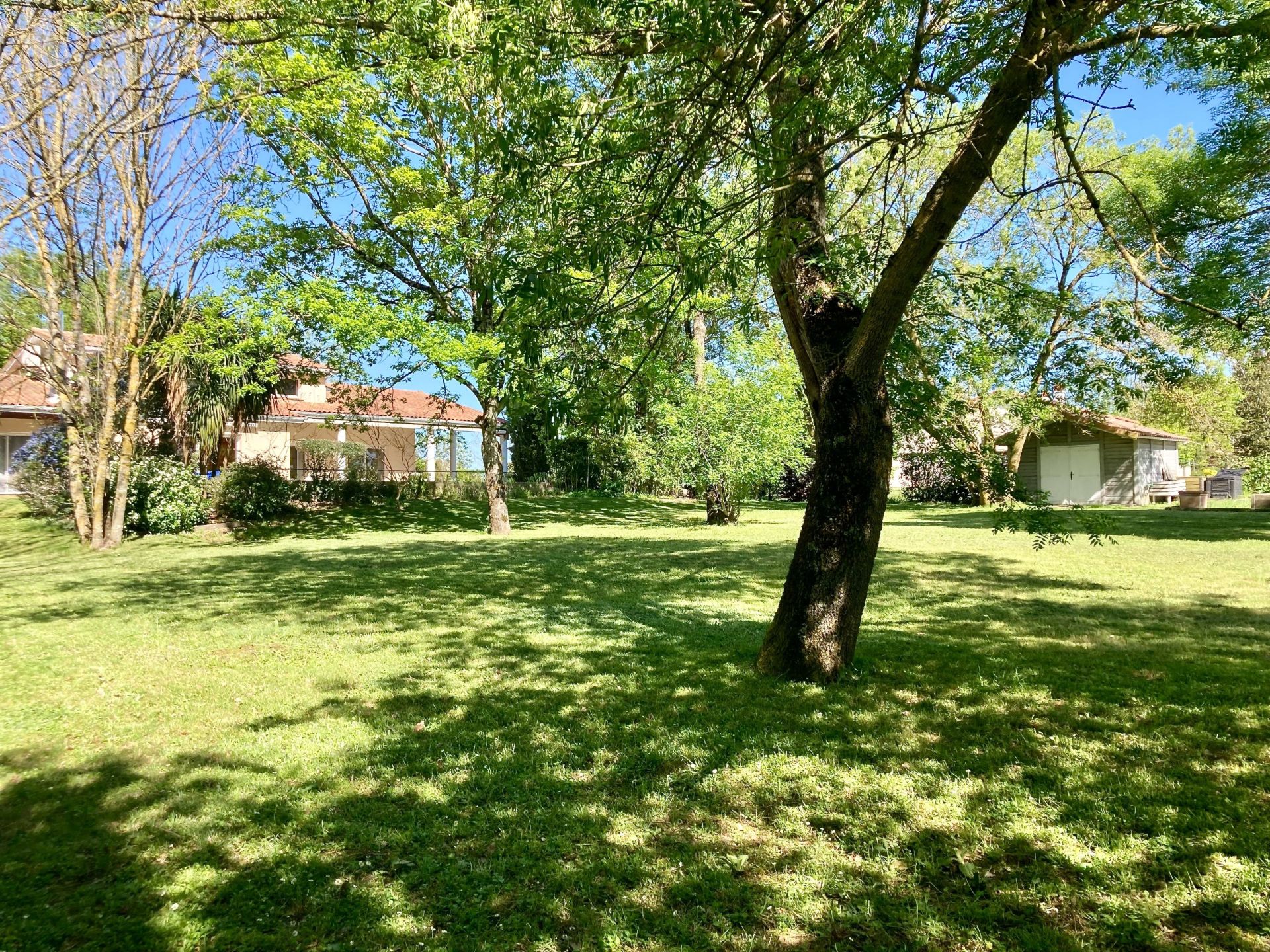 luxury house 6 Rooms for sale on CLERMONT LE FORT (31810)