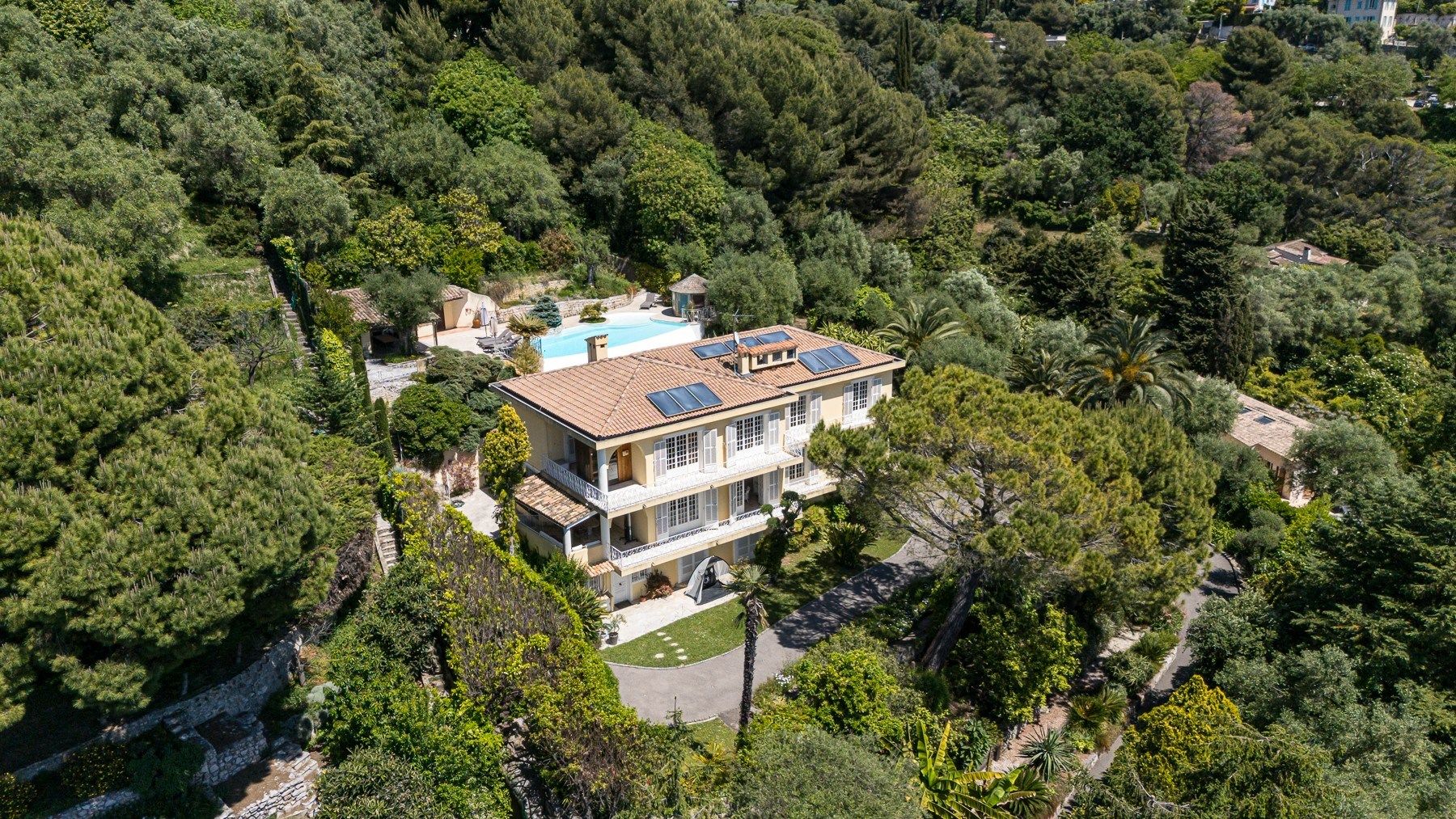 luxury villa 10 Rooms for sale on NICE (06000)