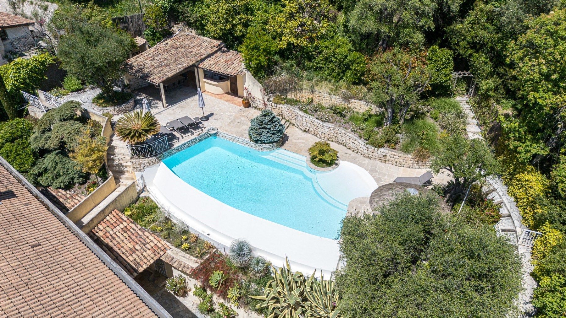 luxury villa 10 Rooms for sale on NICE (06000)