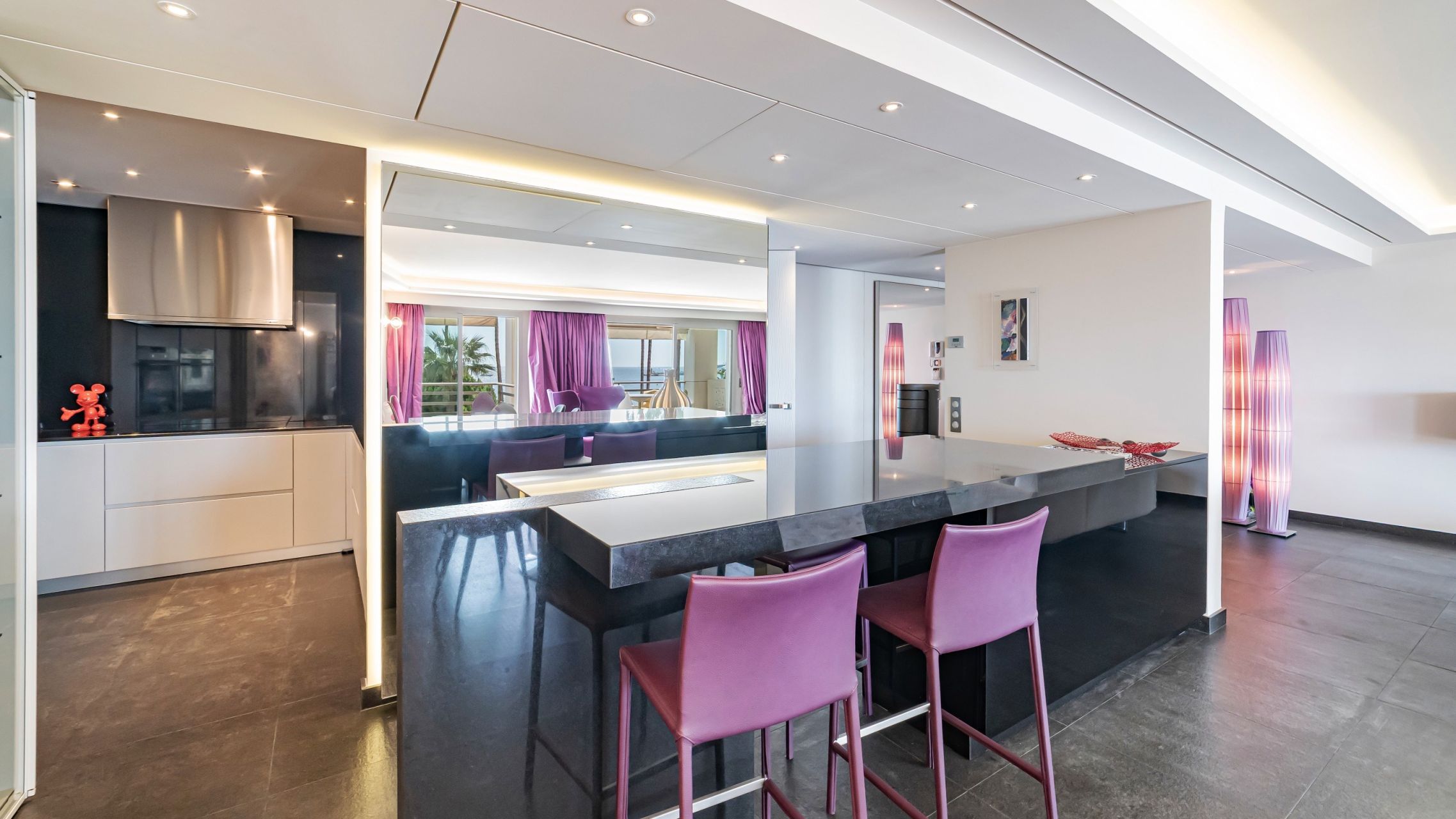 luxury apartment 3 Rooms for sale on CANNES (06400)
