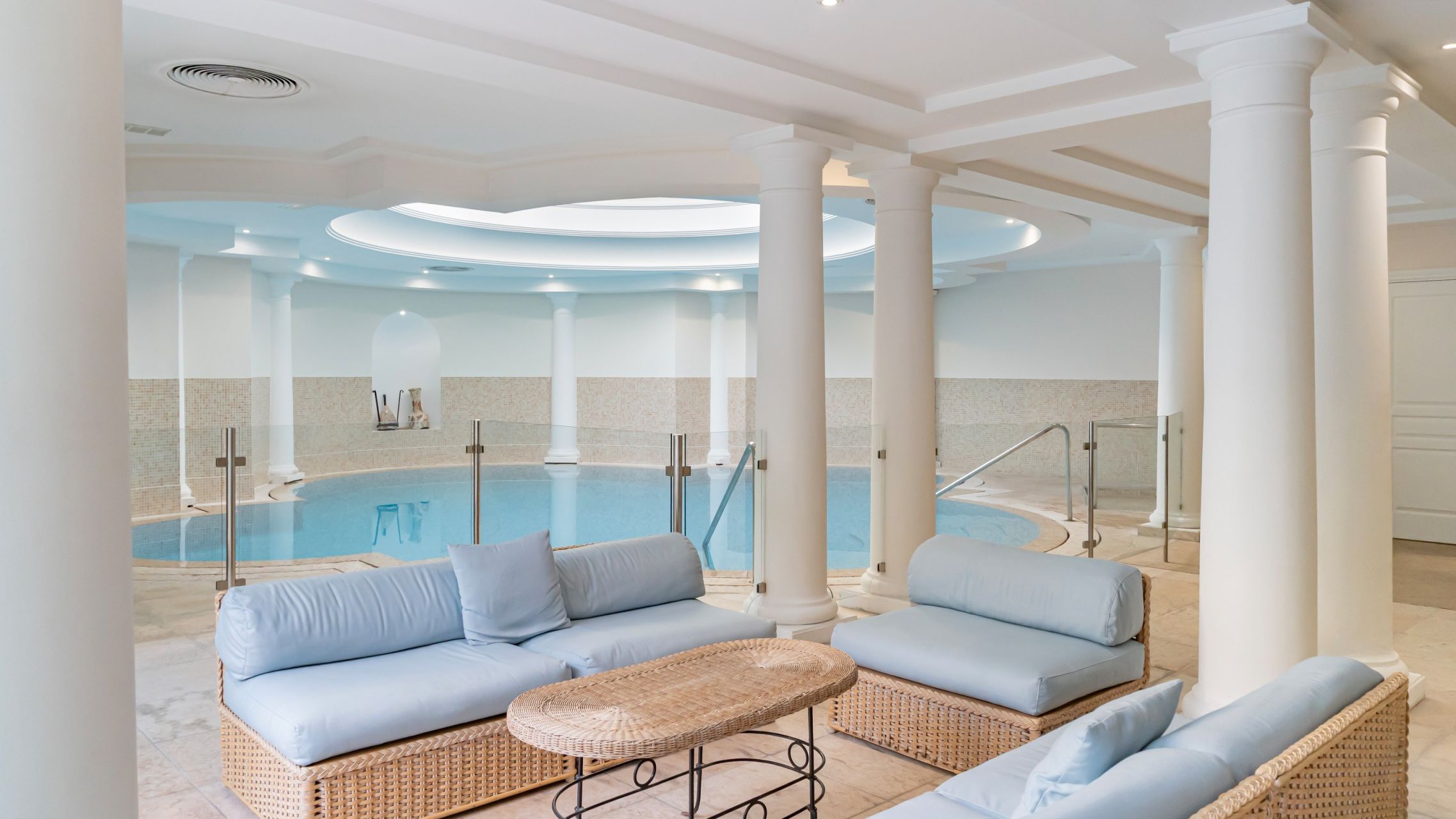 luxury apartment 3 Rooms for sale on CANNES (06400)