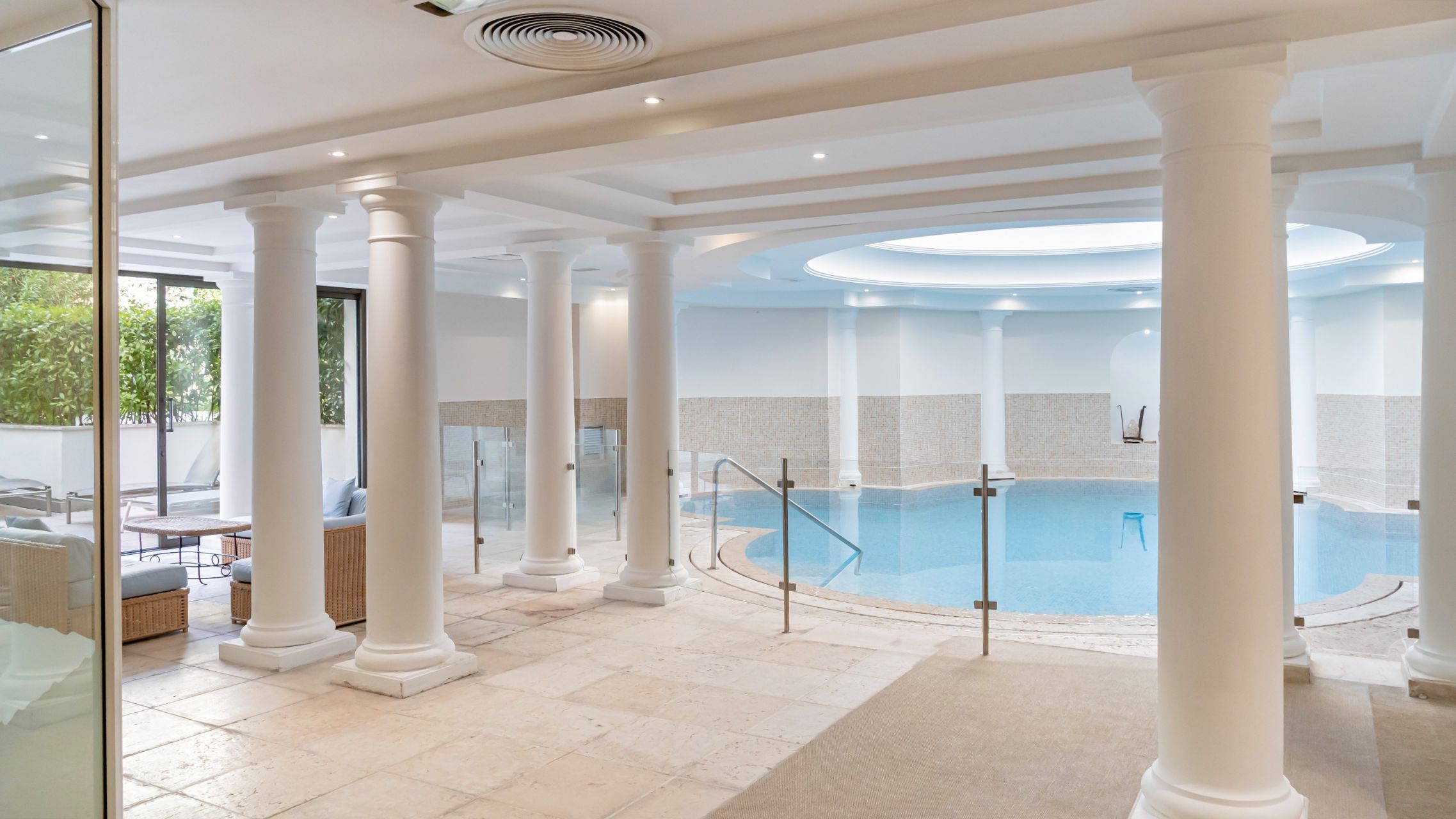 luxury apartment 3 Rooms for sale on CANNES (06400)