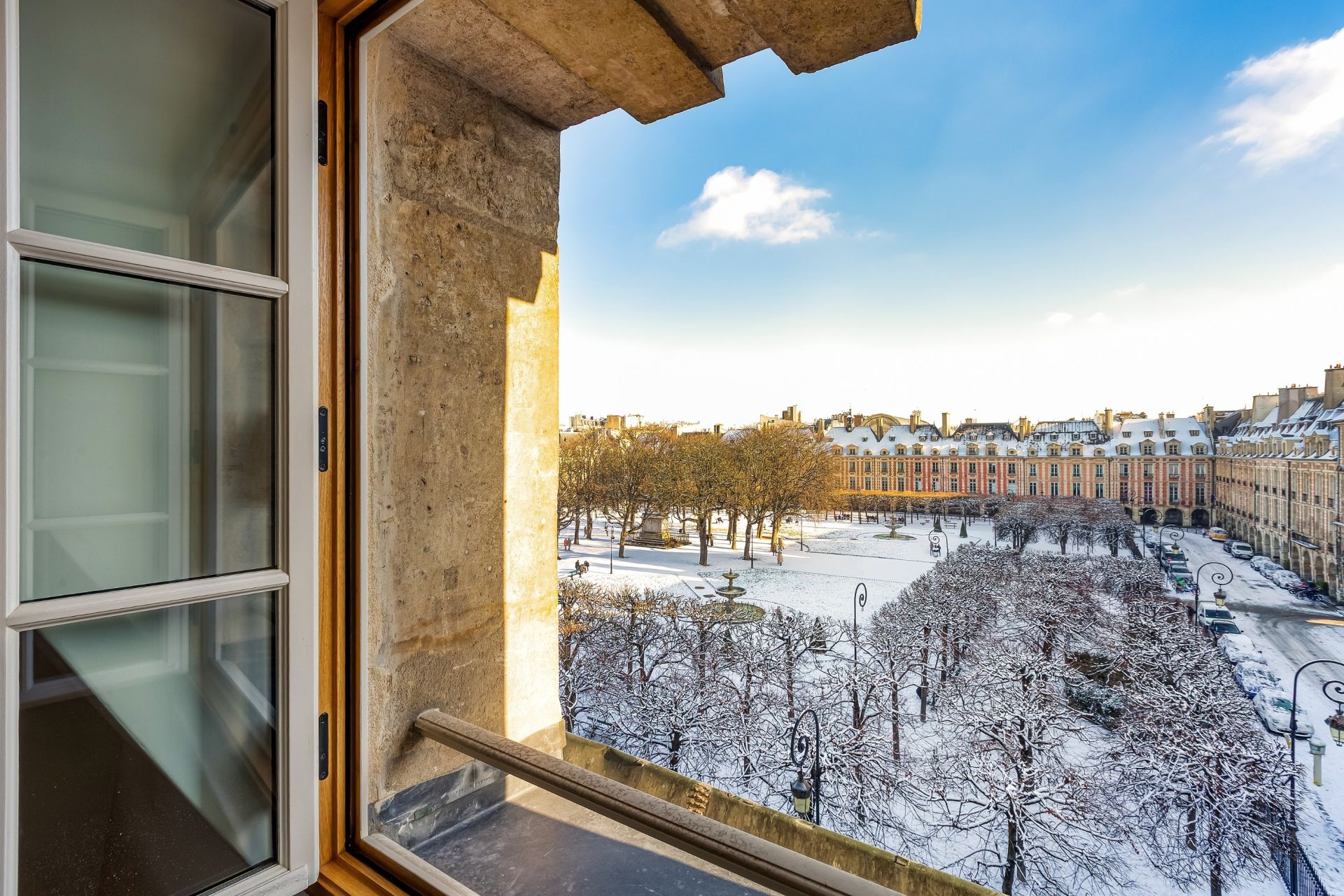 luxury apartment 4 Rooms for sale on PARIS (75004)