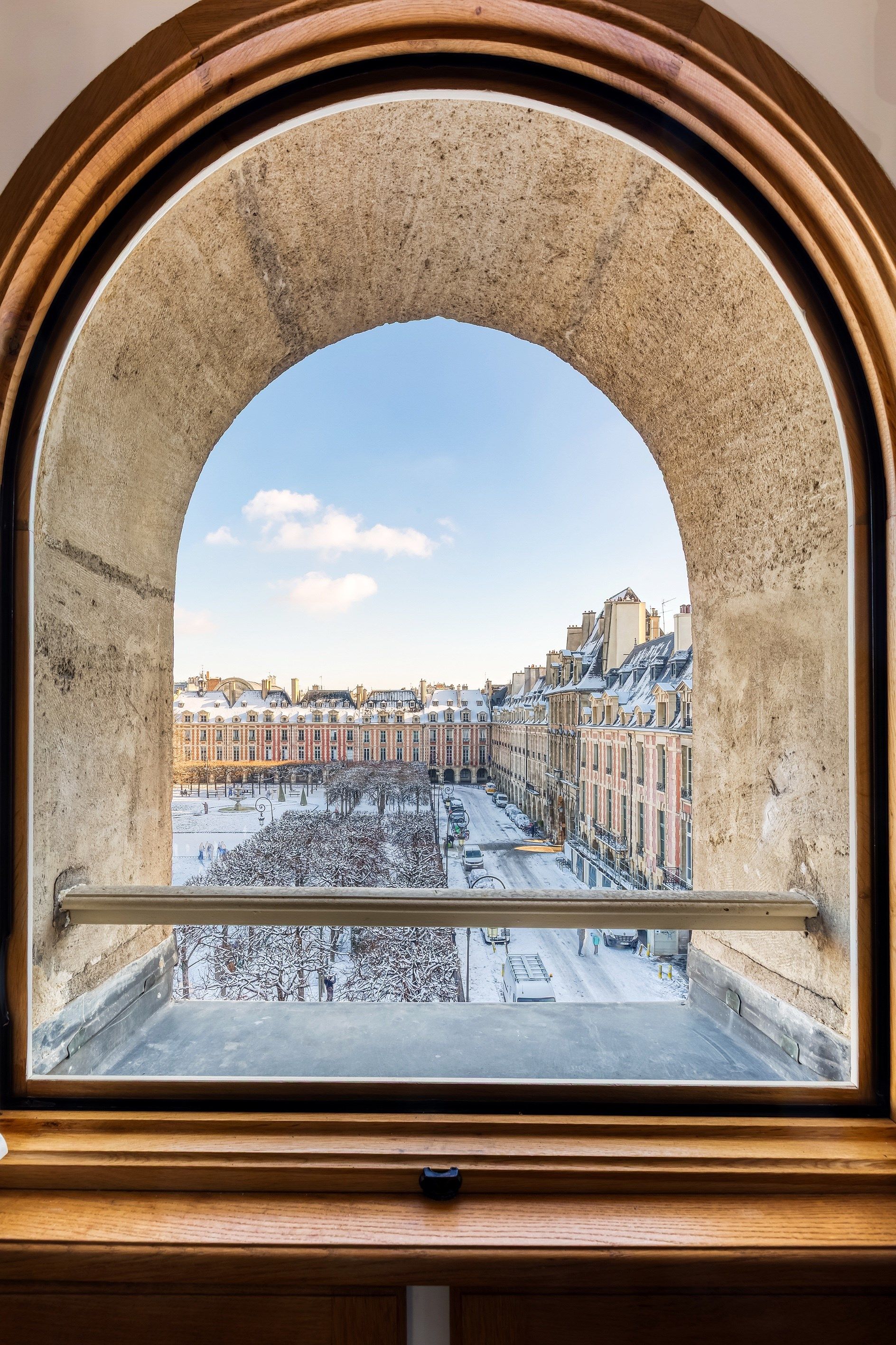 luxury apartment 4 Rooms for sale on PARIS (75004)