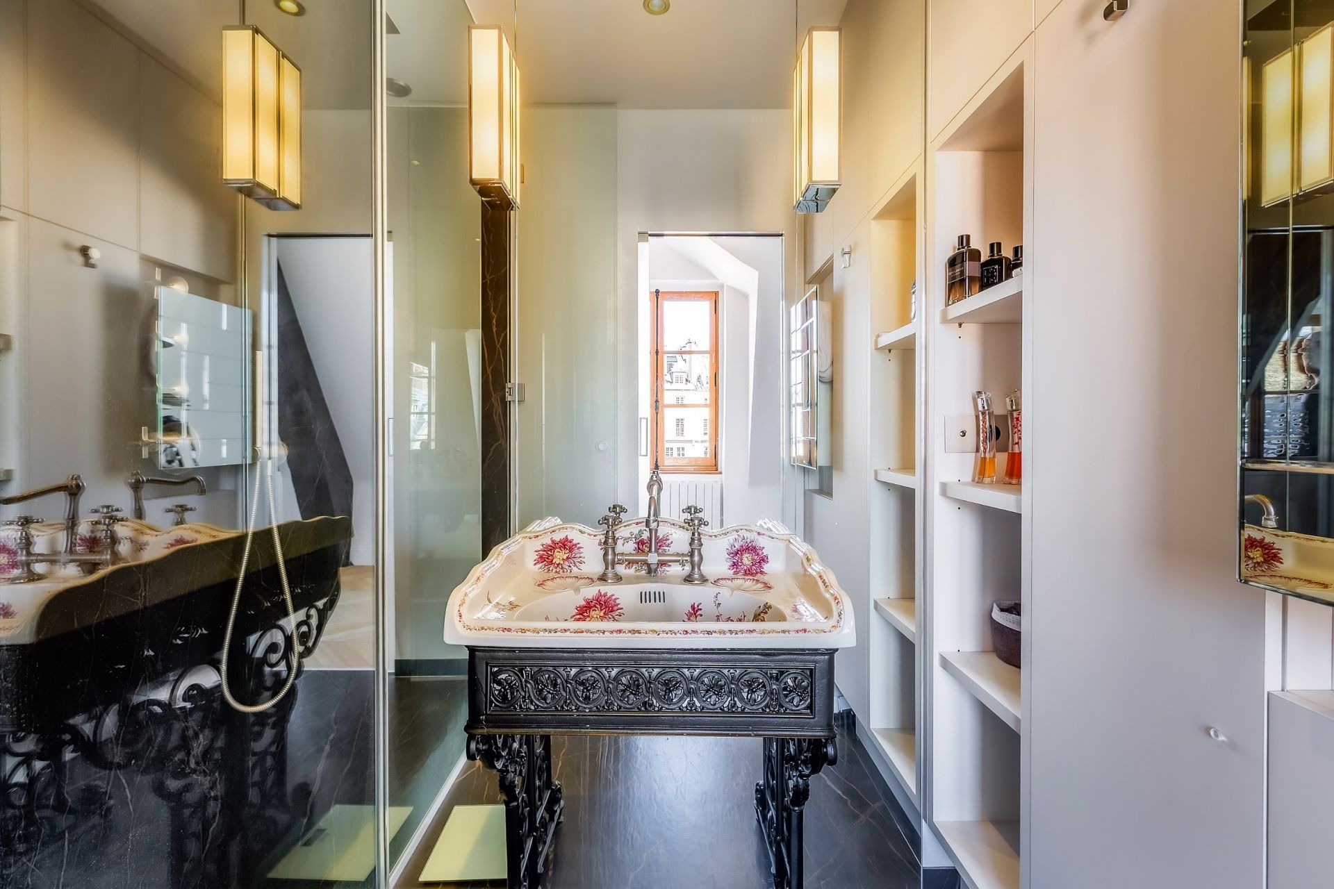 luxury apartment 4 Rooms for sale on PARIS (75004)