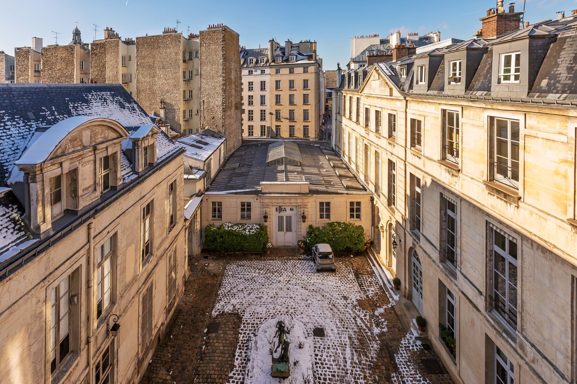 luxury apartment 4 Rooms for sale on PARIS (75004)