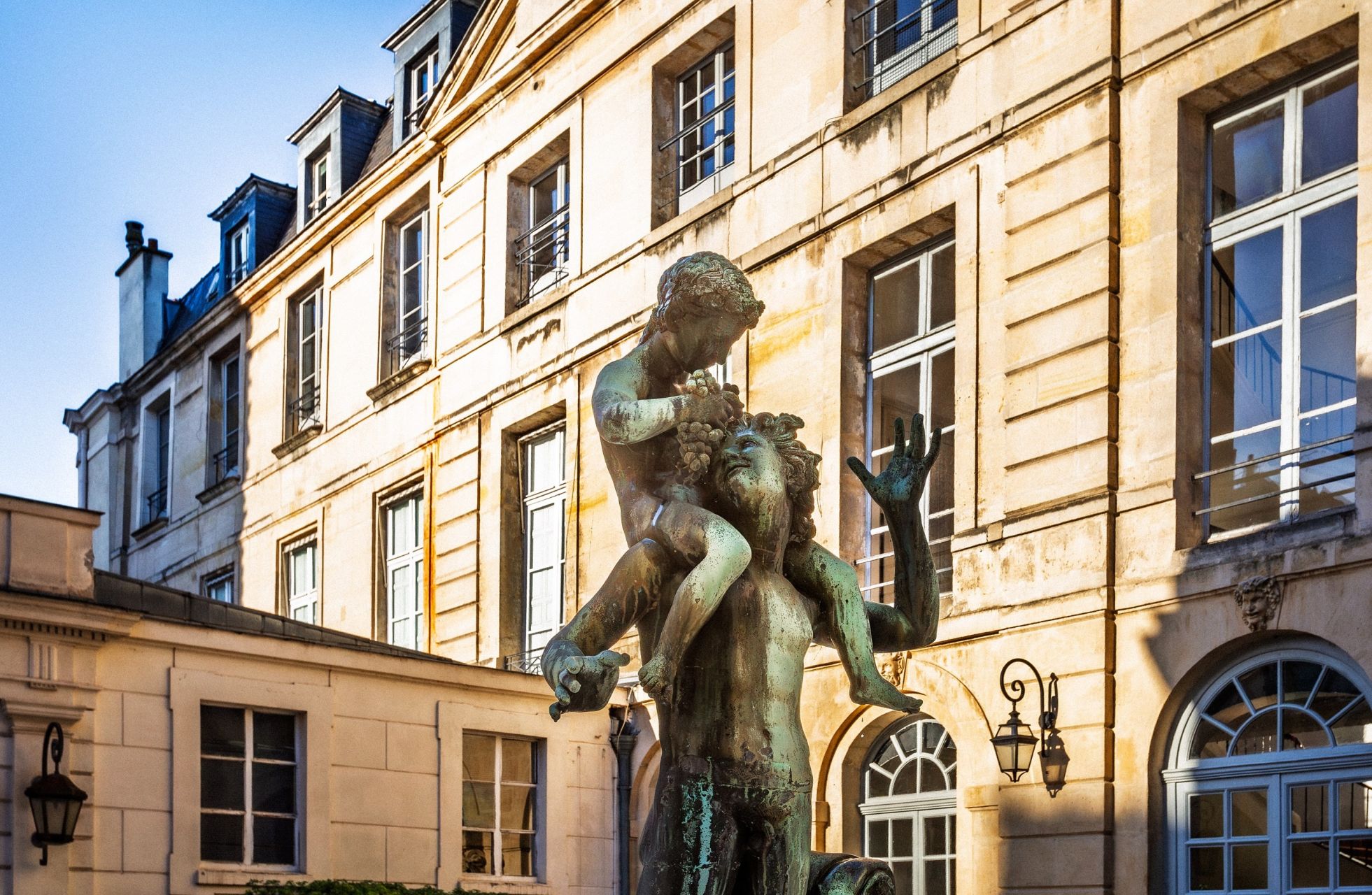 luxury apartment 4 Rooms for sale on PARIS (75004)