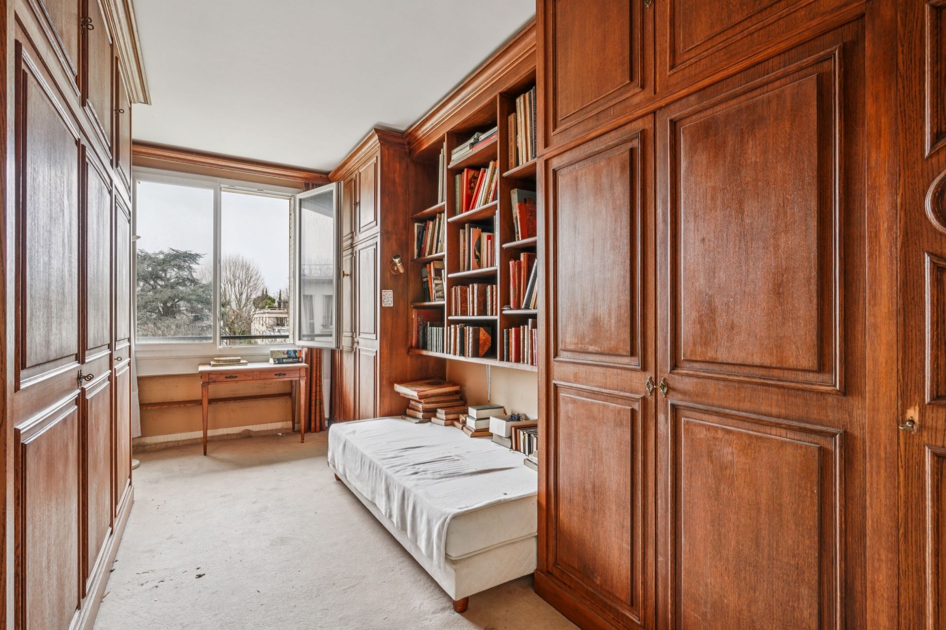 luxury apartment 5 Rooms for sale on NEUILLY SUR SEINE (92200)