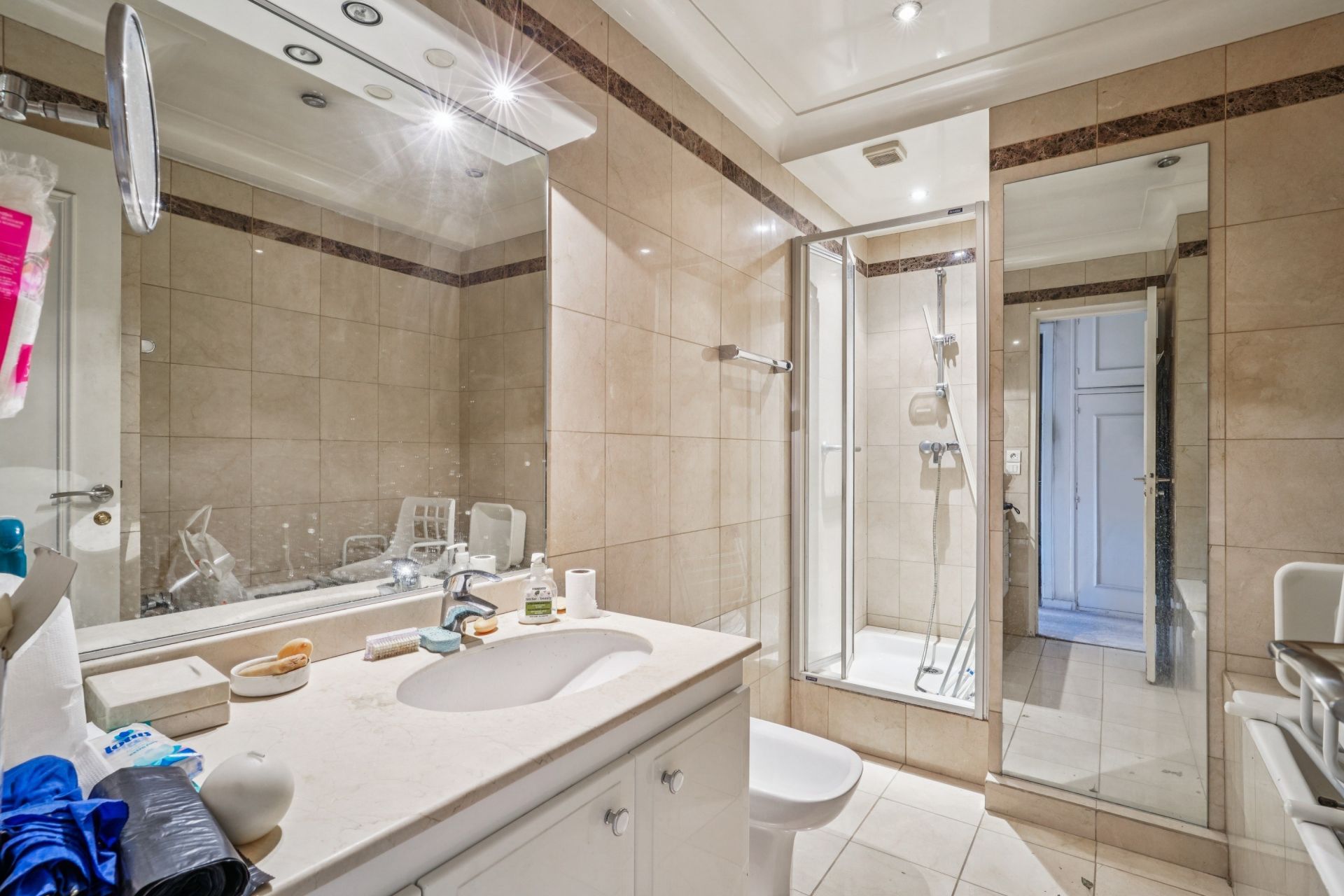 luxury apartment 5 Rooms for sale on NEUILLY SUR SEINE (92200)