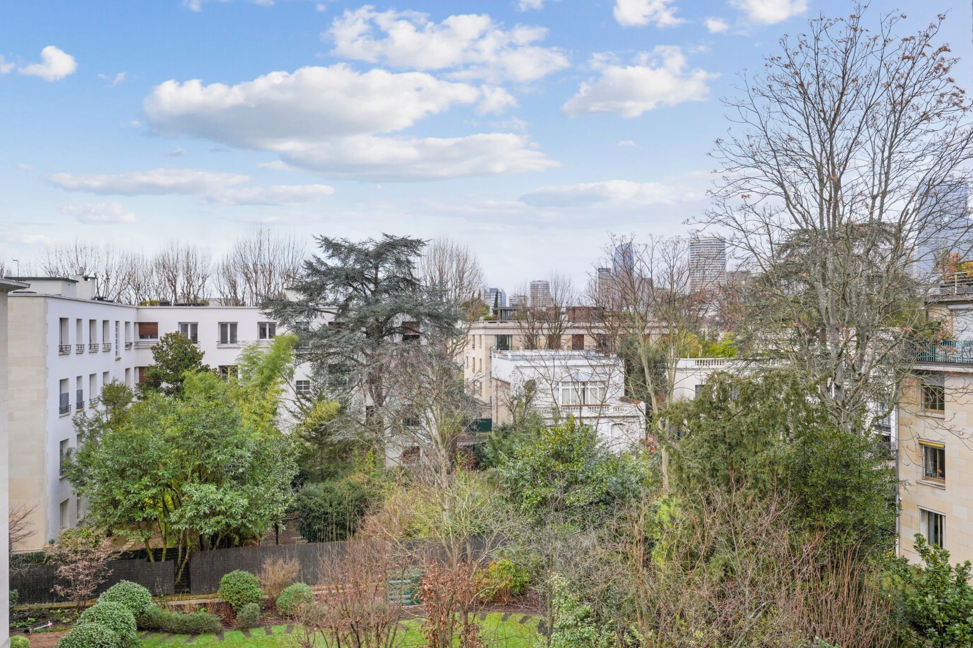 luxury apartment 5 Rooms for sale on NEUILLY SUR SEINE (92200)