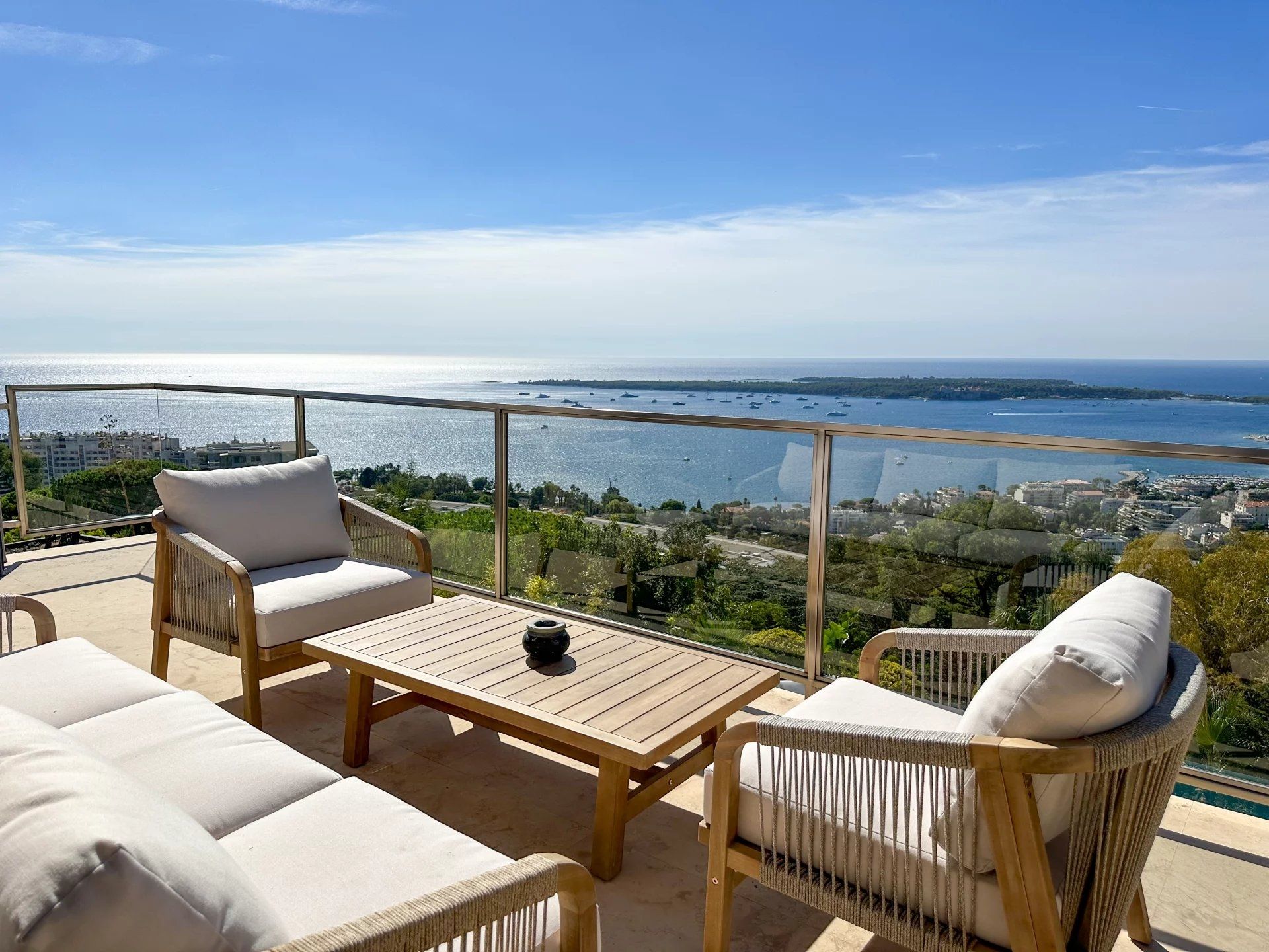 luxury villa 7 Rooms for sale on CANNES (06400)