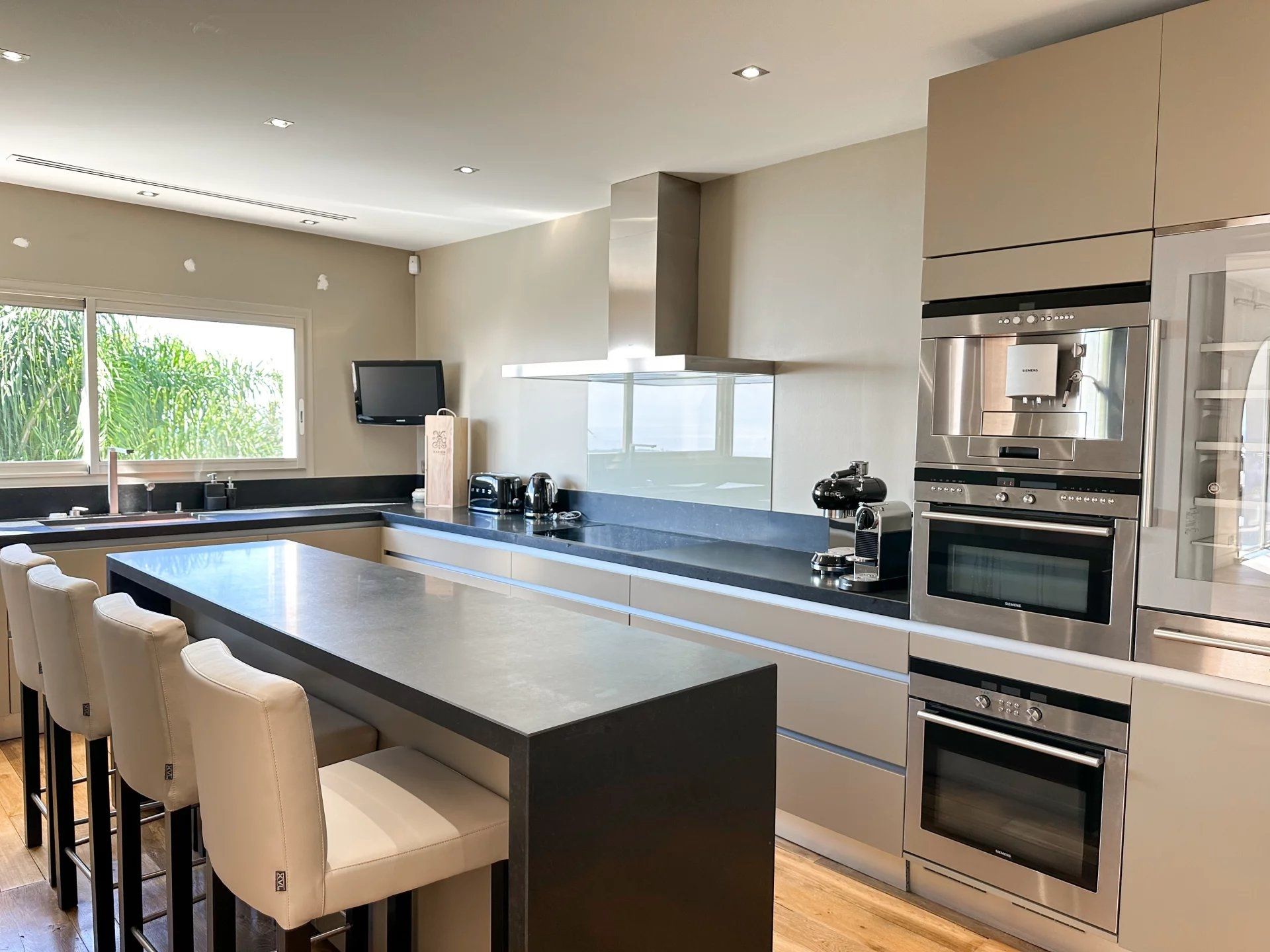 luxury villa 7 Rooms for sale on CANNES (06400)