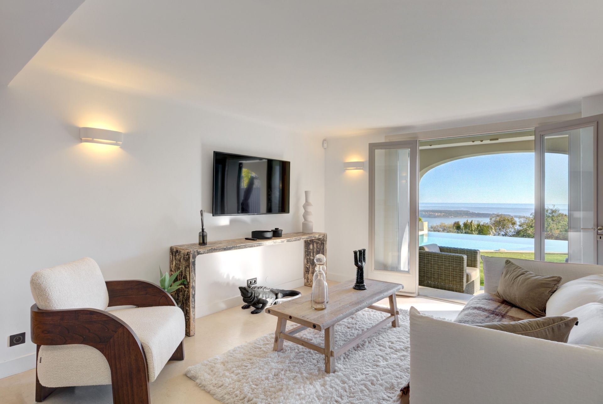 luxury villa 7 Rooms for sale on CANNES (06400)