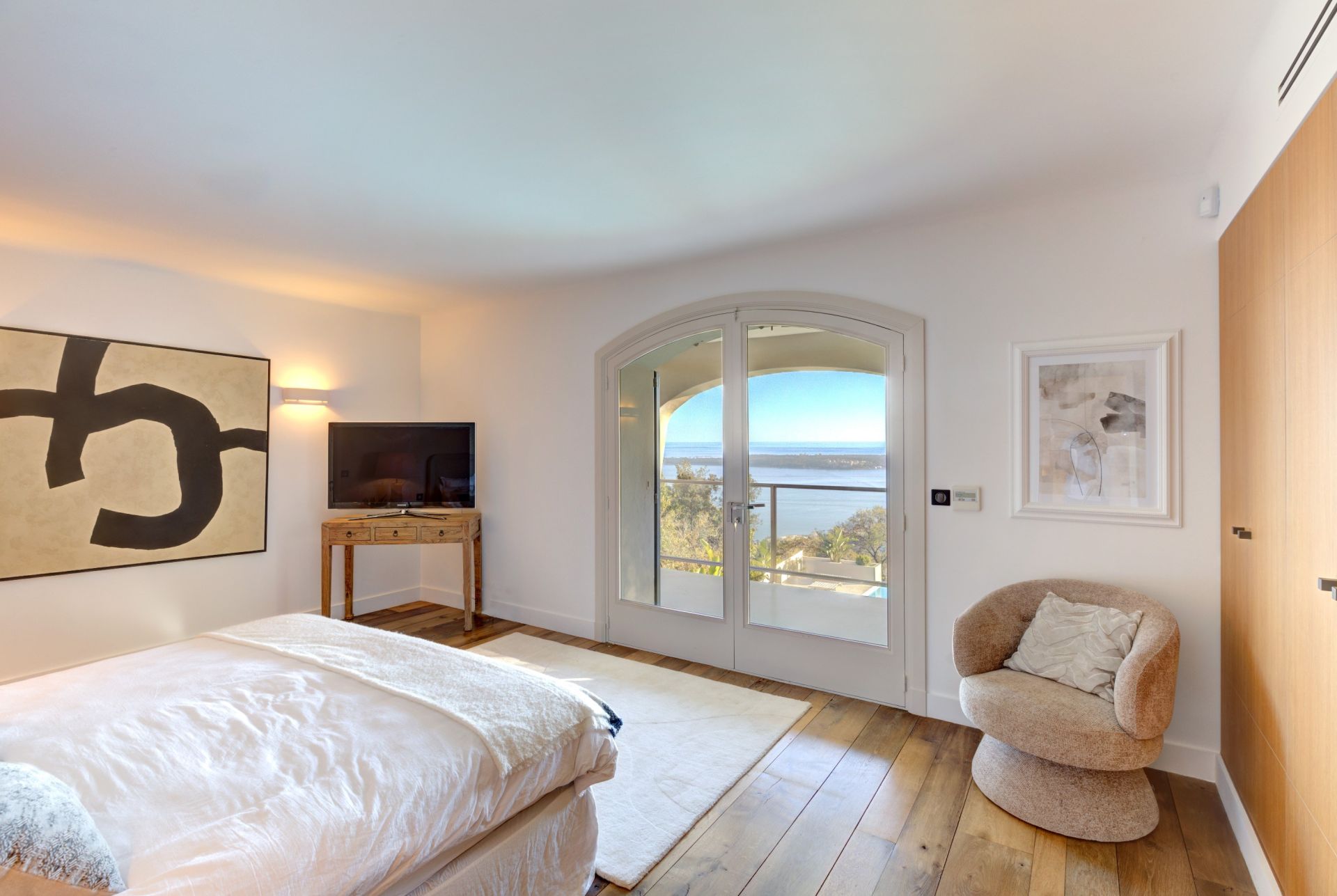 luxury villa 7 Rooms for sale on CANNES (06400)