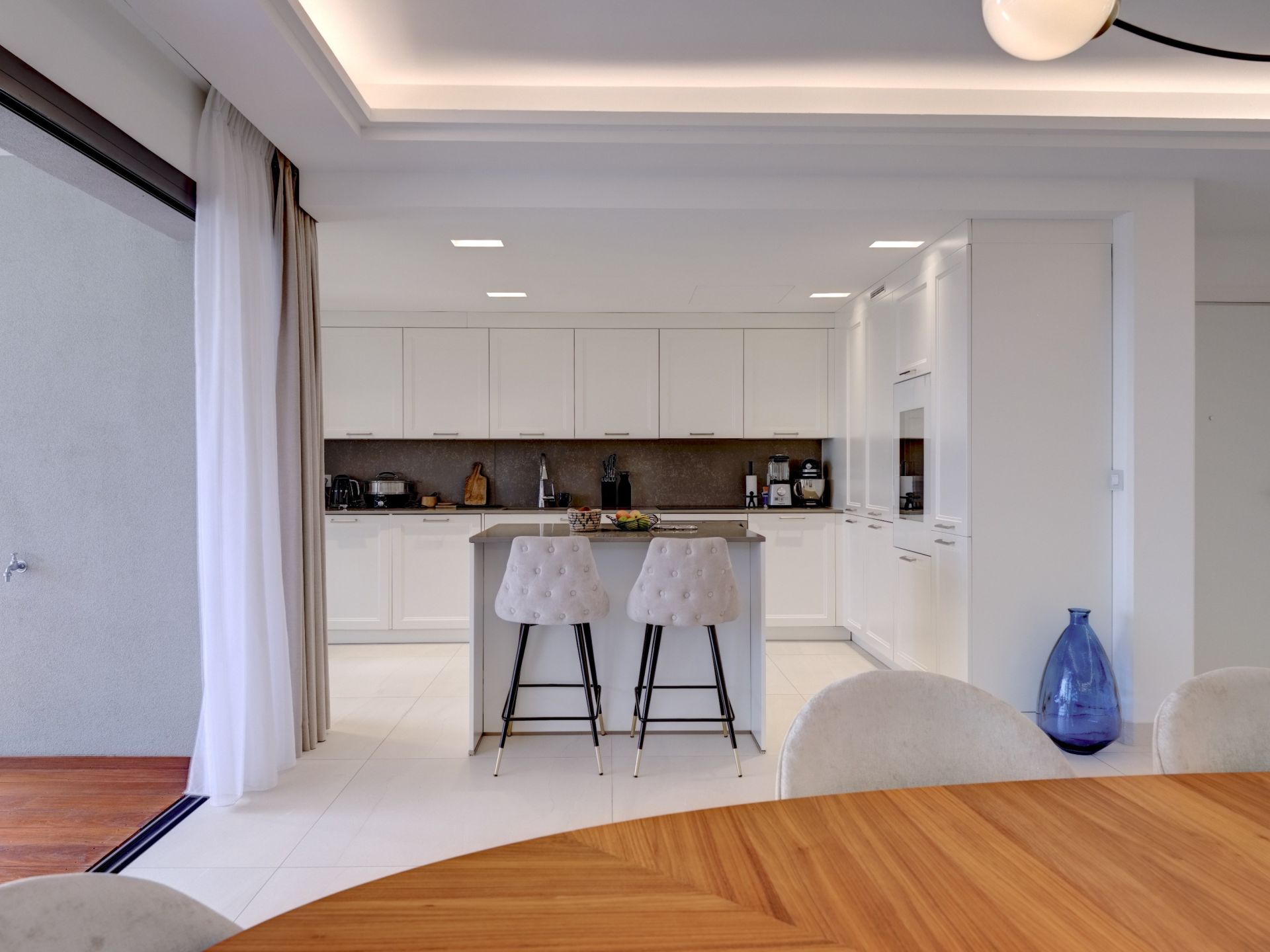 luxury apartment 4 Rooms for sale on VALLAURIS (06220)