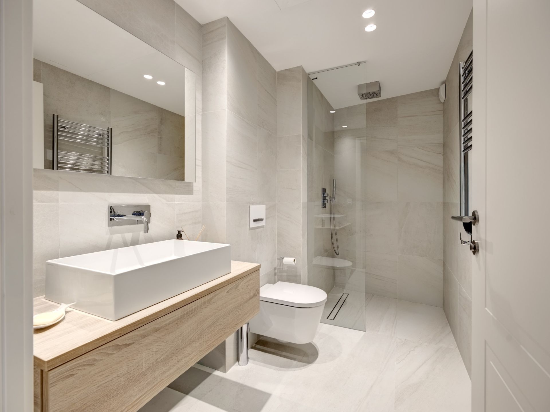 luxury apartment 4 Rooms for sale on VALLAURIS (06220)