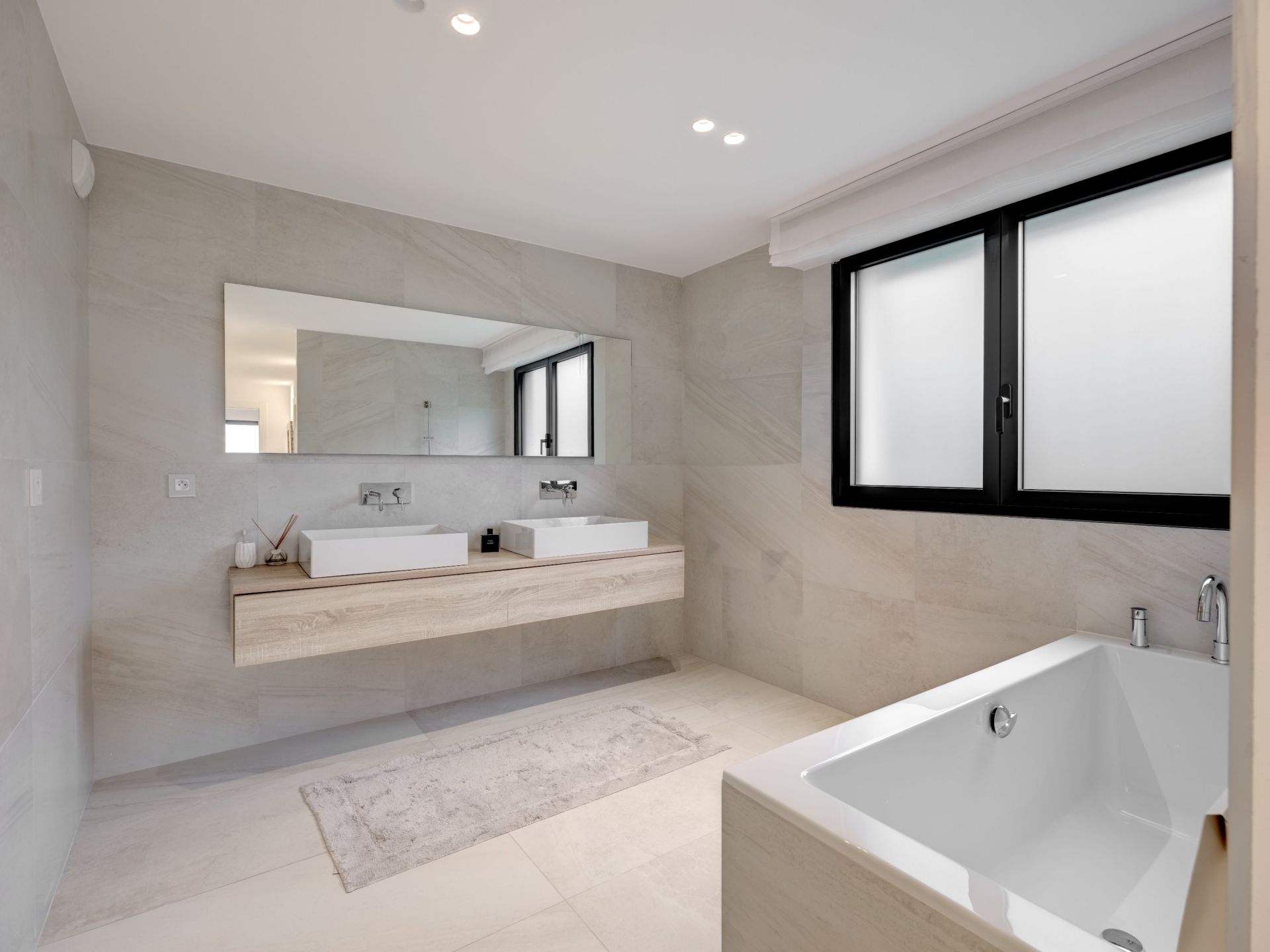 luxury apartment 4 Rooms for sale on VALLAURIS (06220)