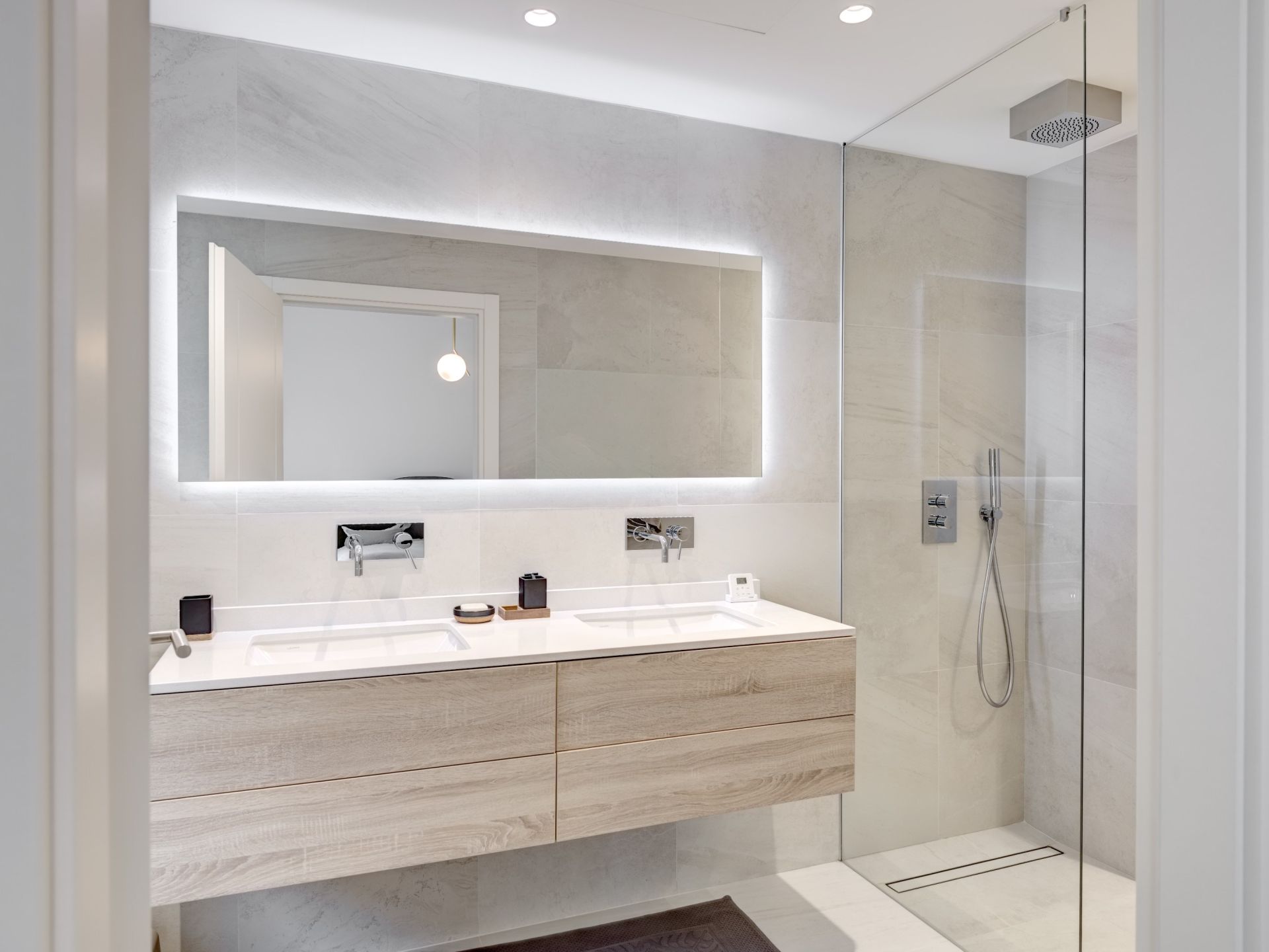 luxury apartment 4 Rooms for sale on VALLAURIS (06220)