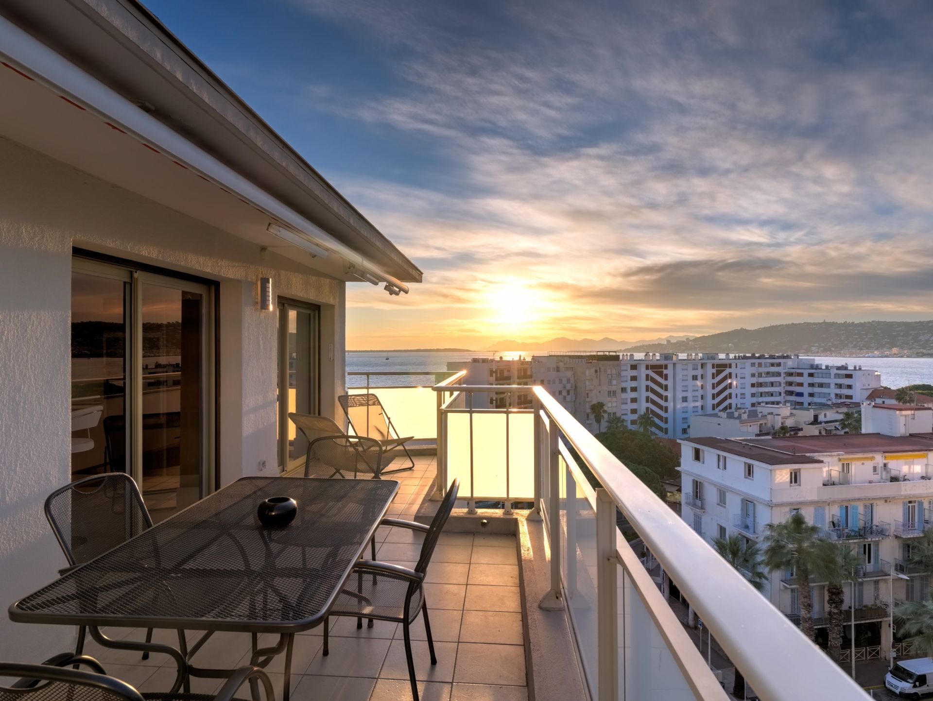 penthouse 4 Rooms for sale on JUAN LES PINS (06160)