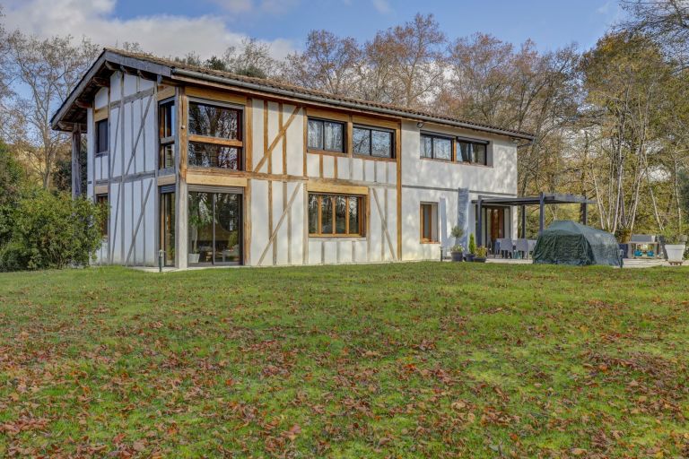 luxury house 7 Rooms for sale on ST SULPICE LA POINTE (81370)