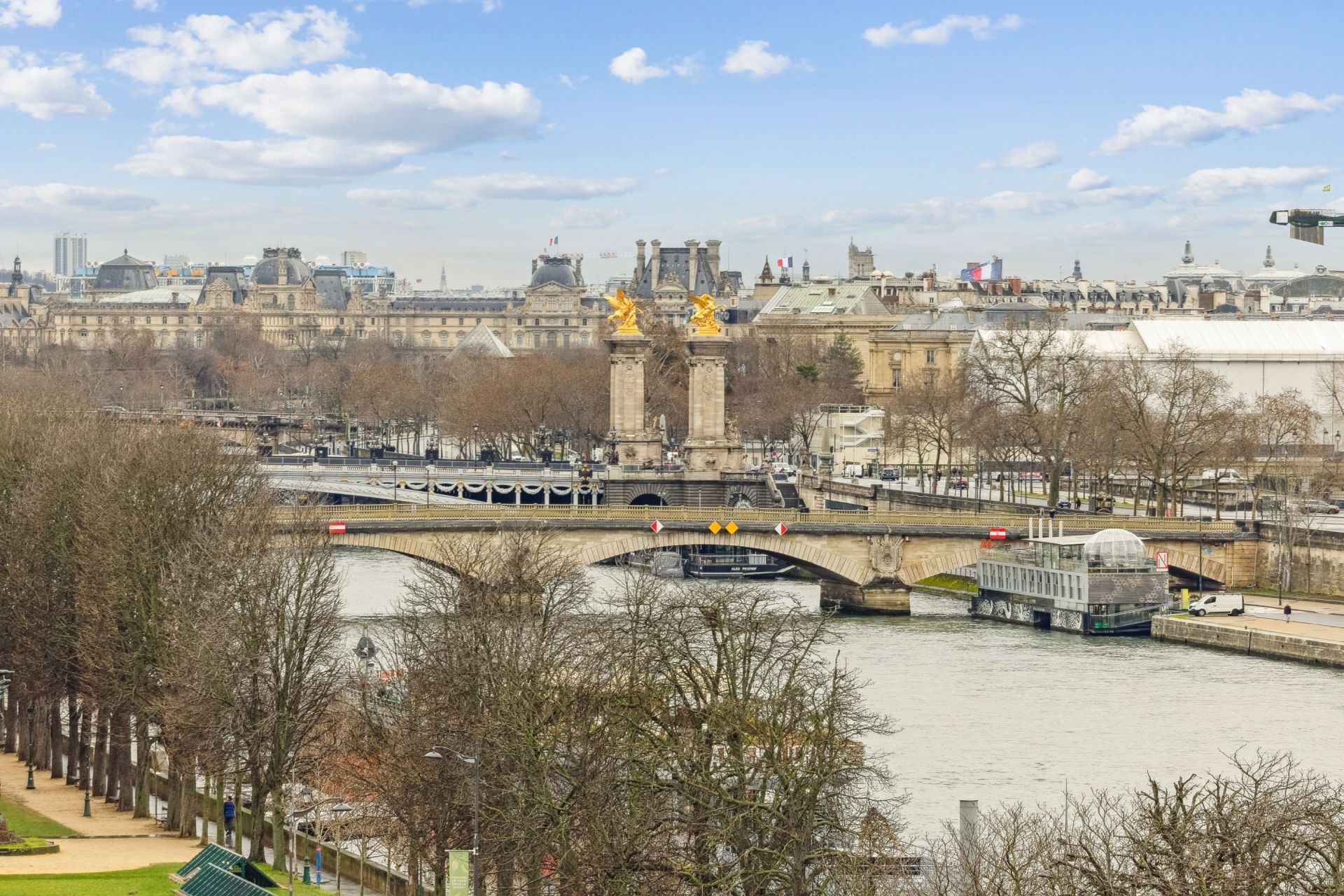 luxury apartment 5 Rooms for sale on PARIS (75016)
