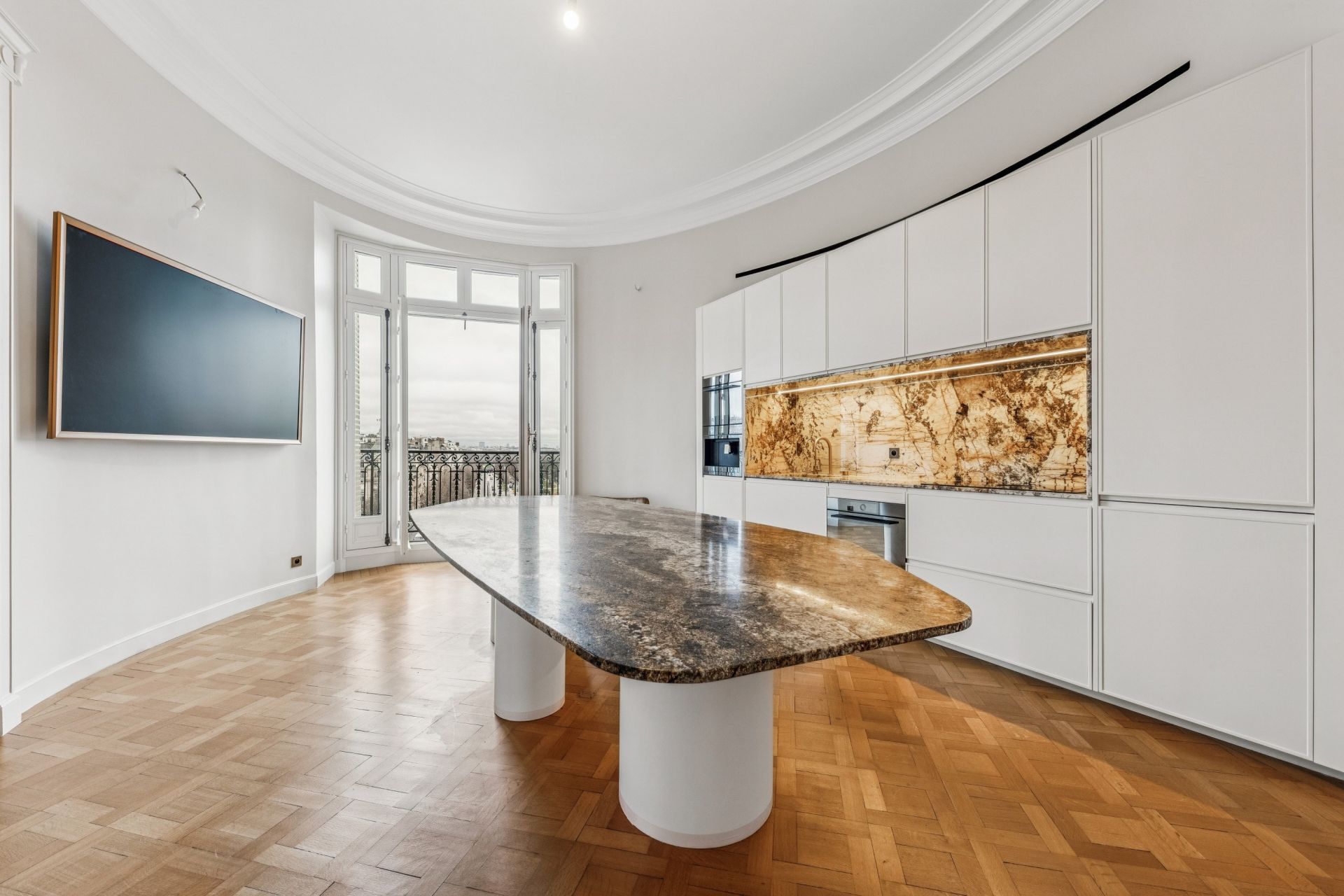 luxury apartment 5 Rooms for sale on PARIS (75016)