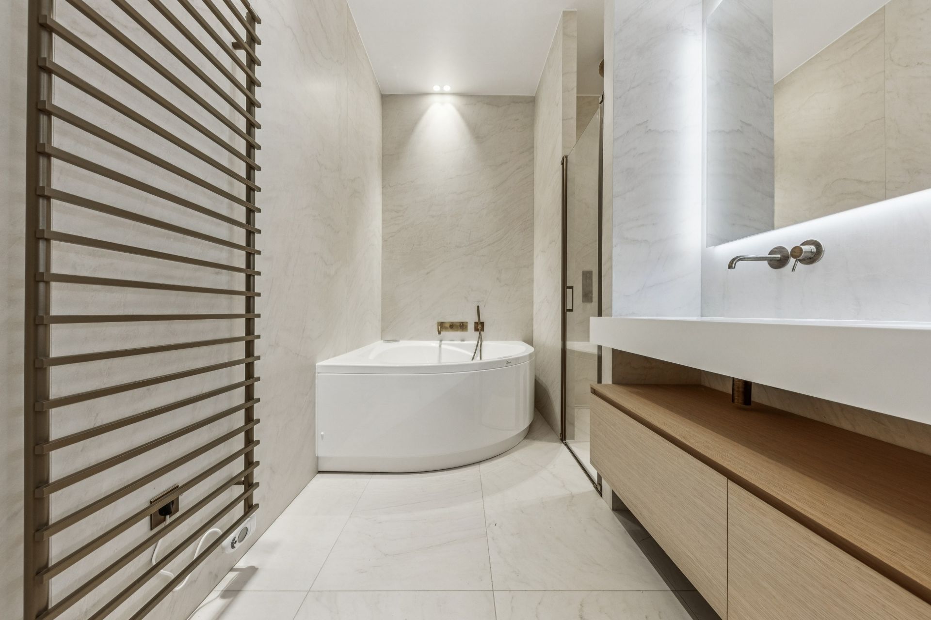 luxury apartment 5 Rooms for sale on PARIS (75016)