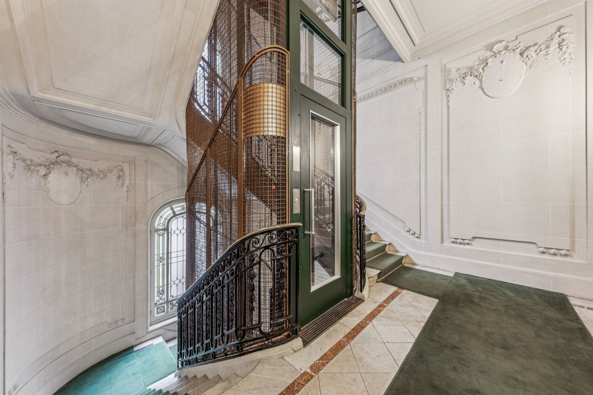 luxury apartment 5 Rooms for sale on PARIS (75016)