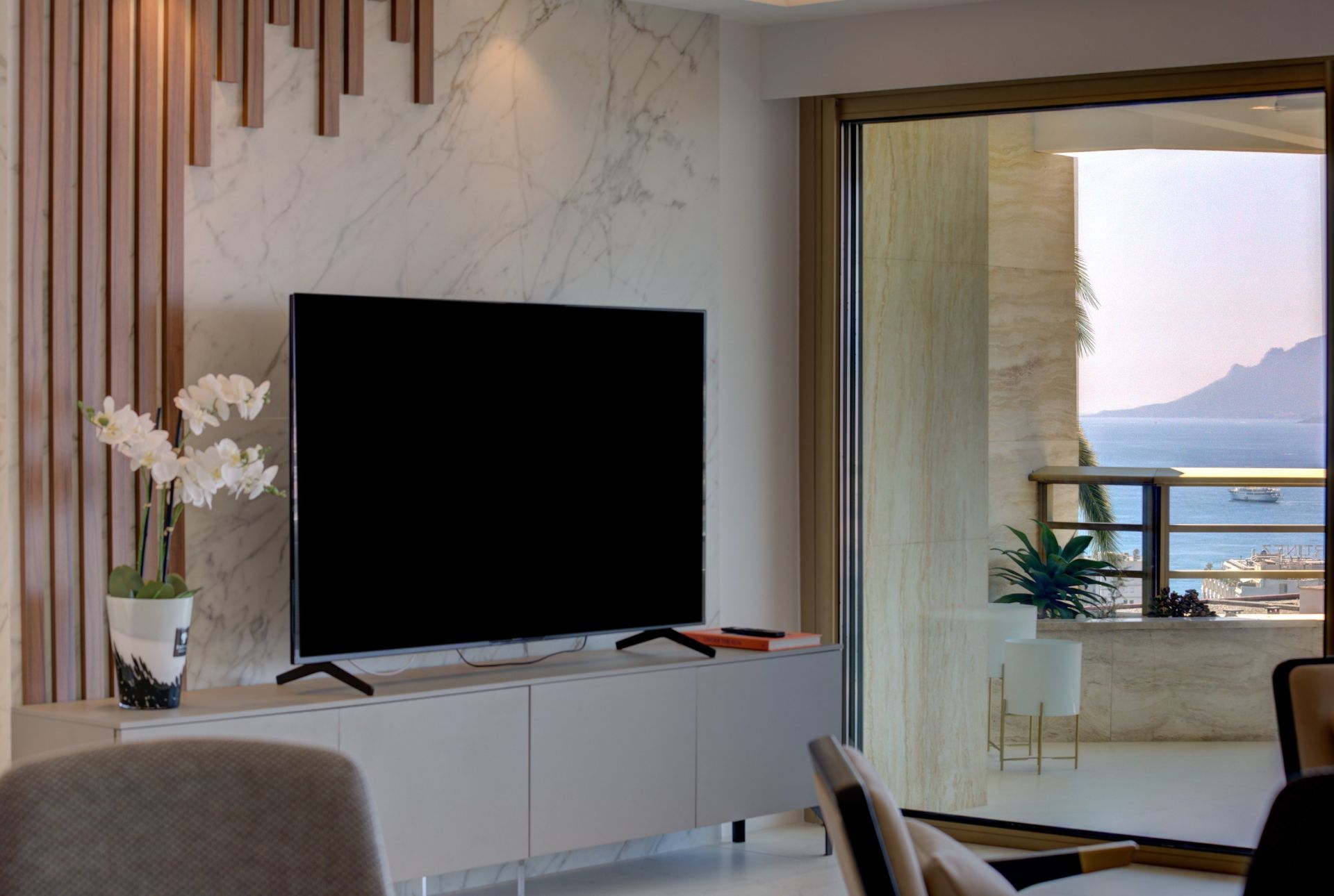 luxury apartment 4 Rooms for sale on CANNES (06400)