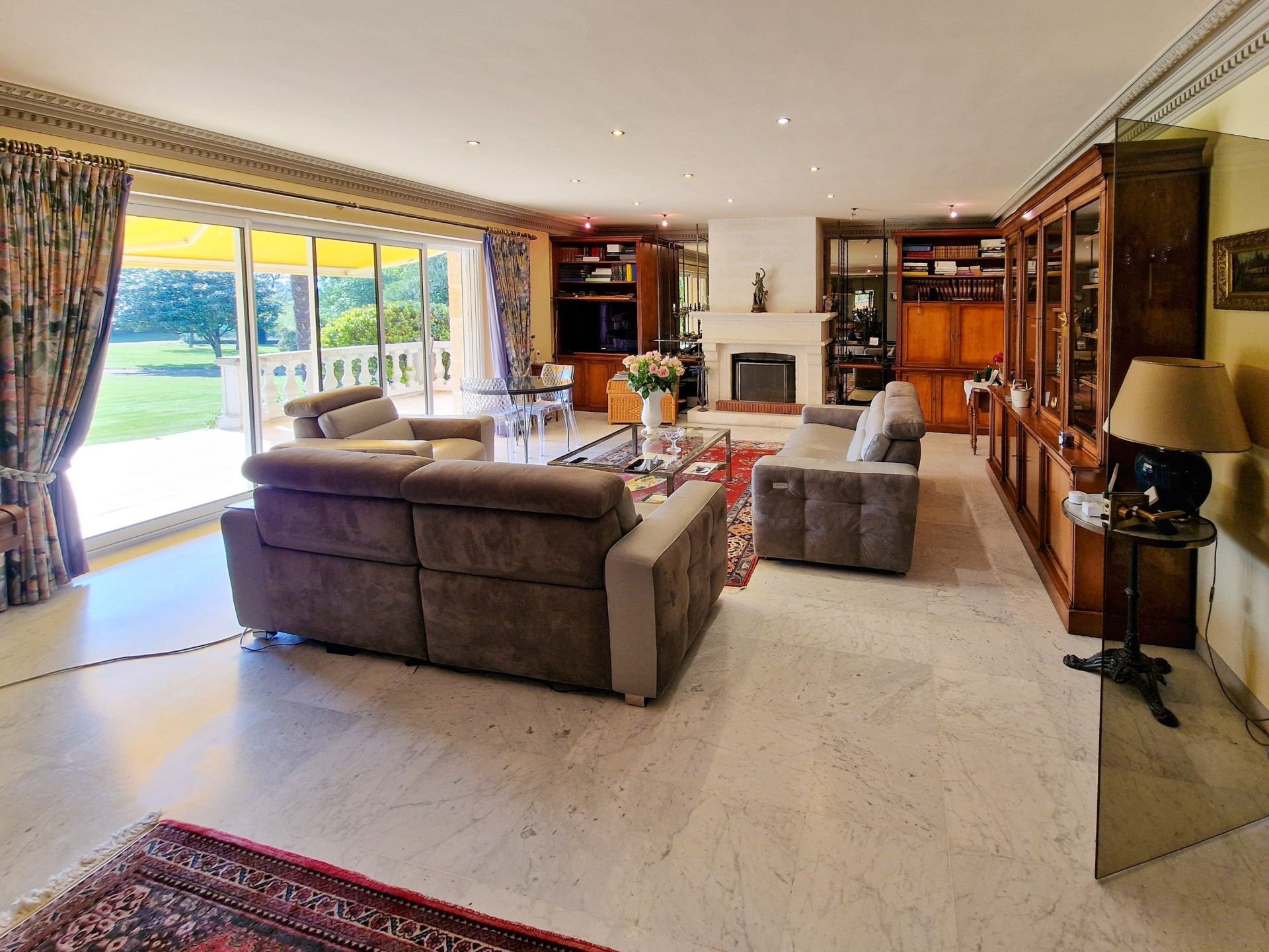 luxury property 9 Rooms for sale on HILLION (22120)