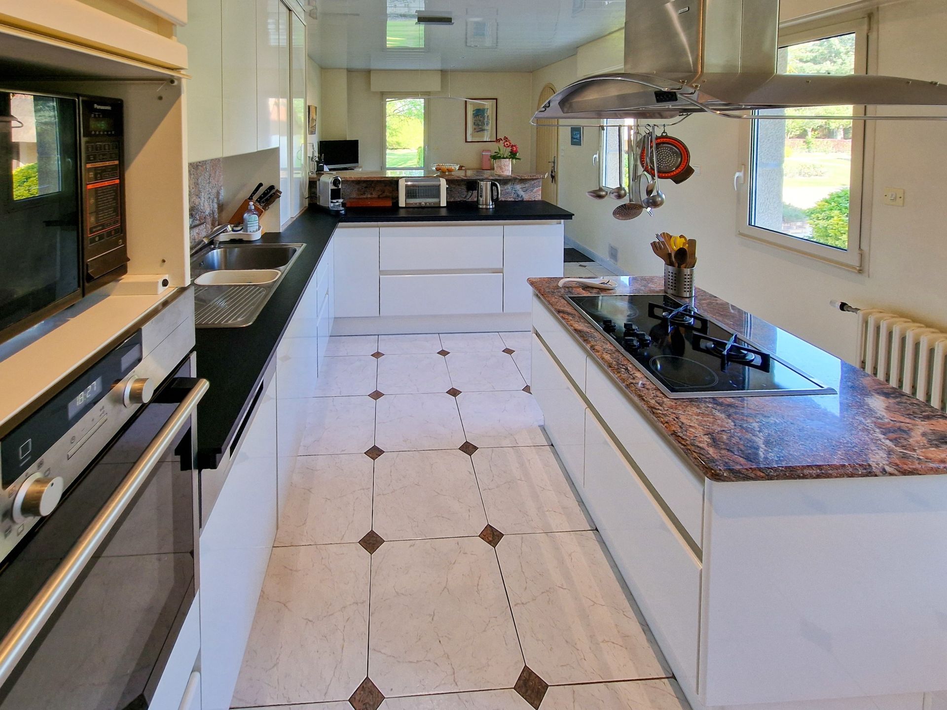 luxury property 9 Rooms for sale on HILLION (22120)