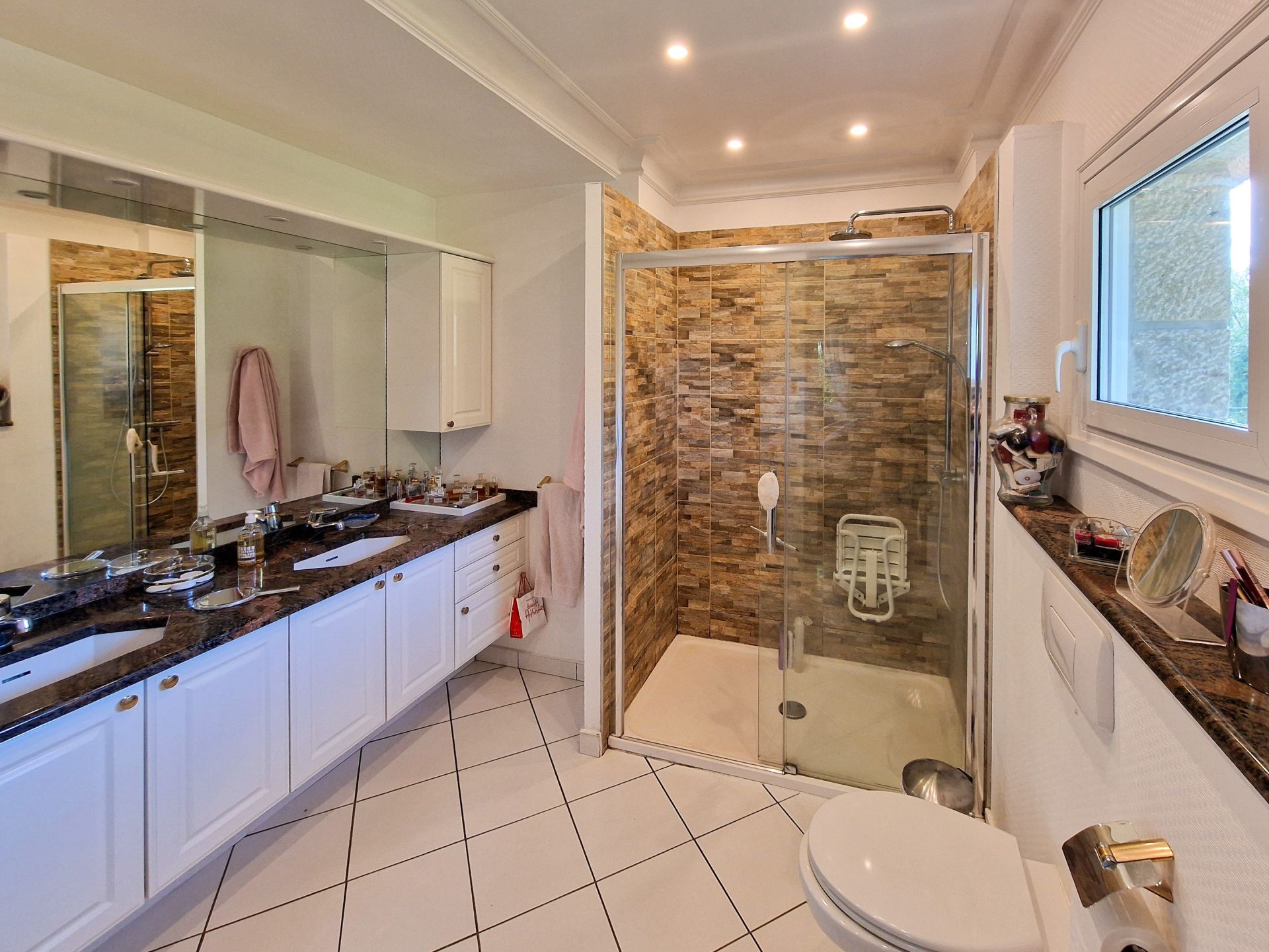 luxury property 9 Rooms for sale on HILLION (22120)