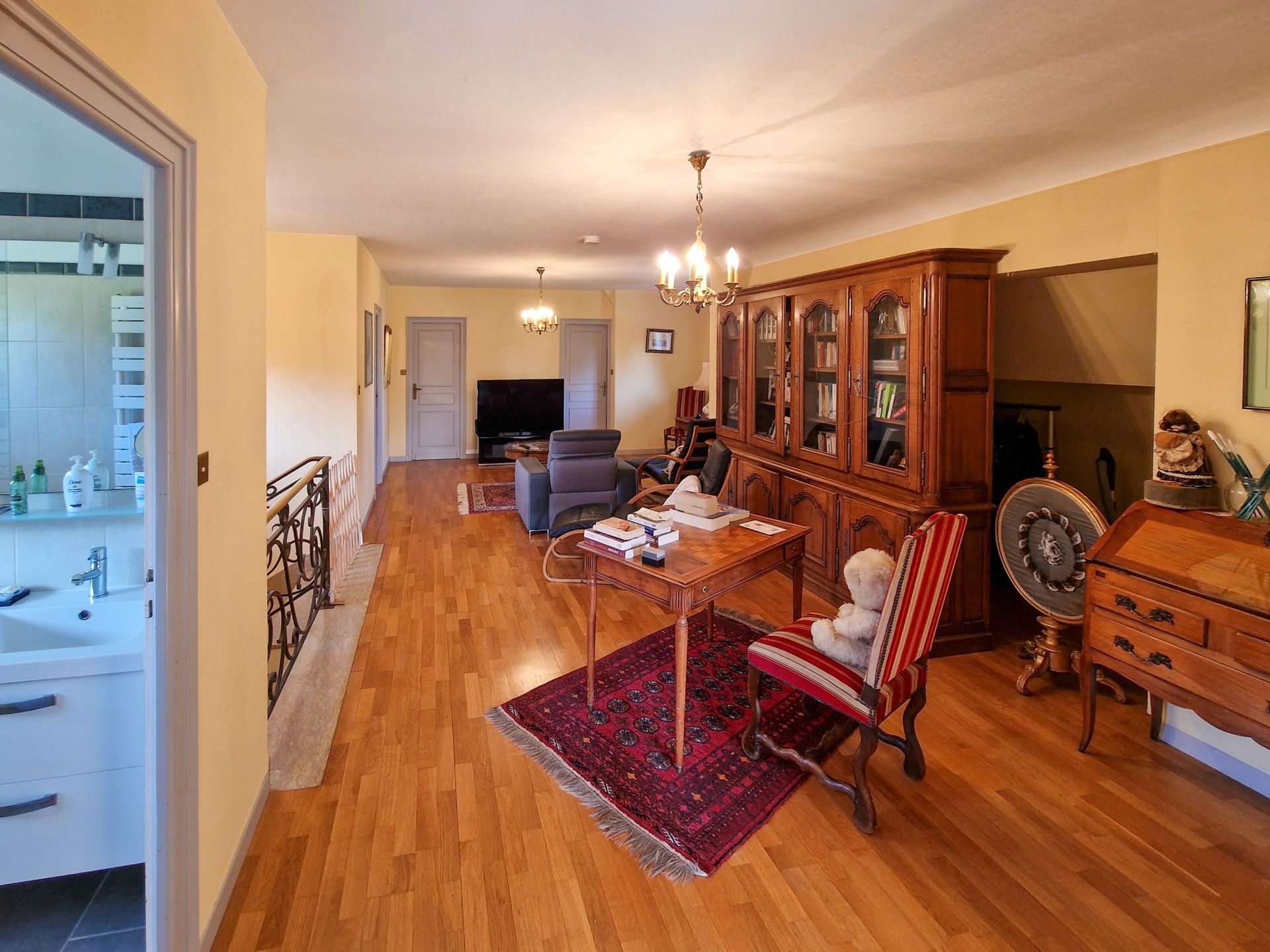 luxury property 9 Rooms for sale on HILLION (22120)