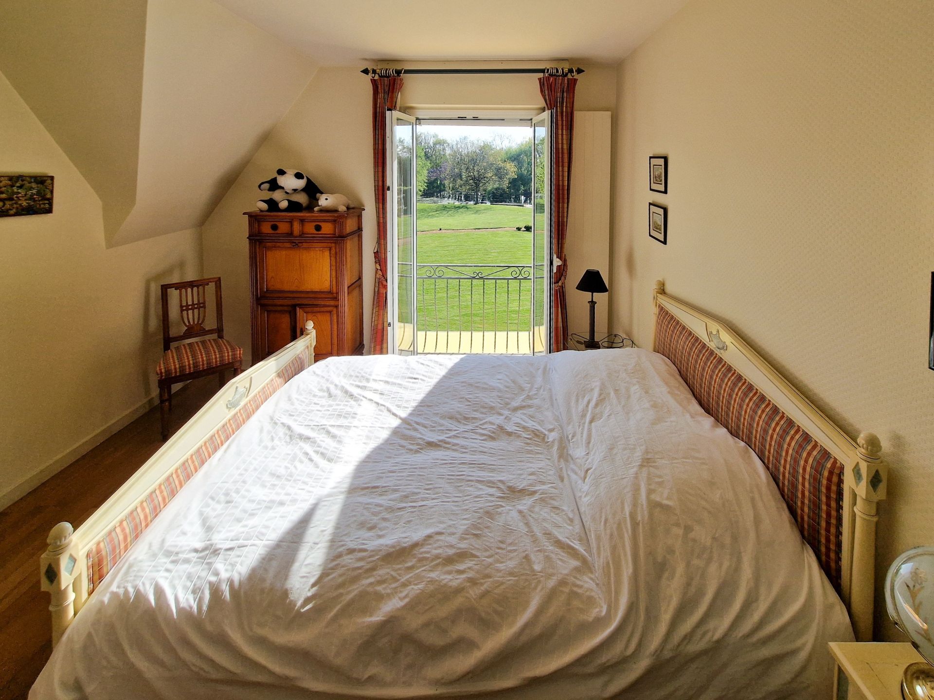 luxury property 9 Rooms for sale on HILLION (22120)
