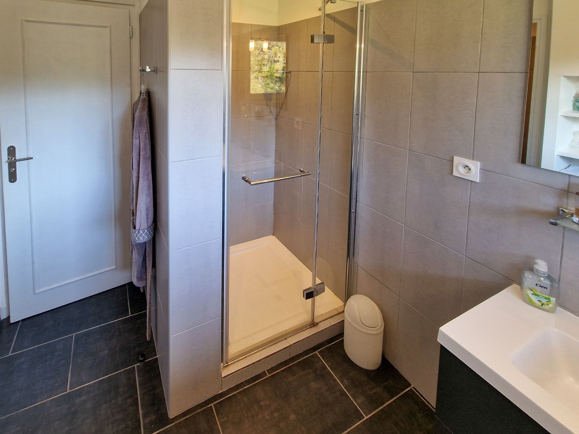 luxury property 9 Rooms for sale on HILLION (22120)