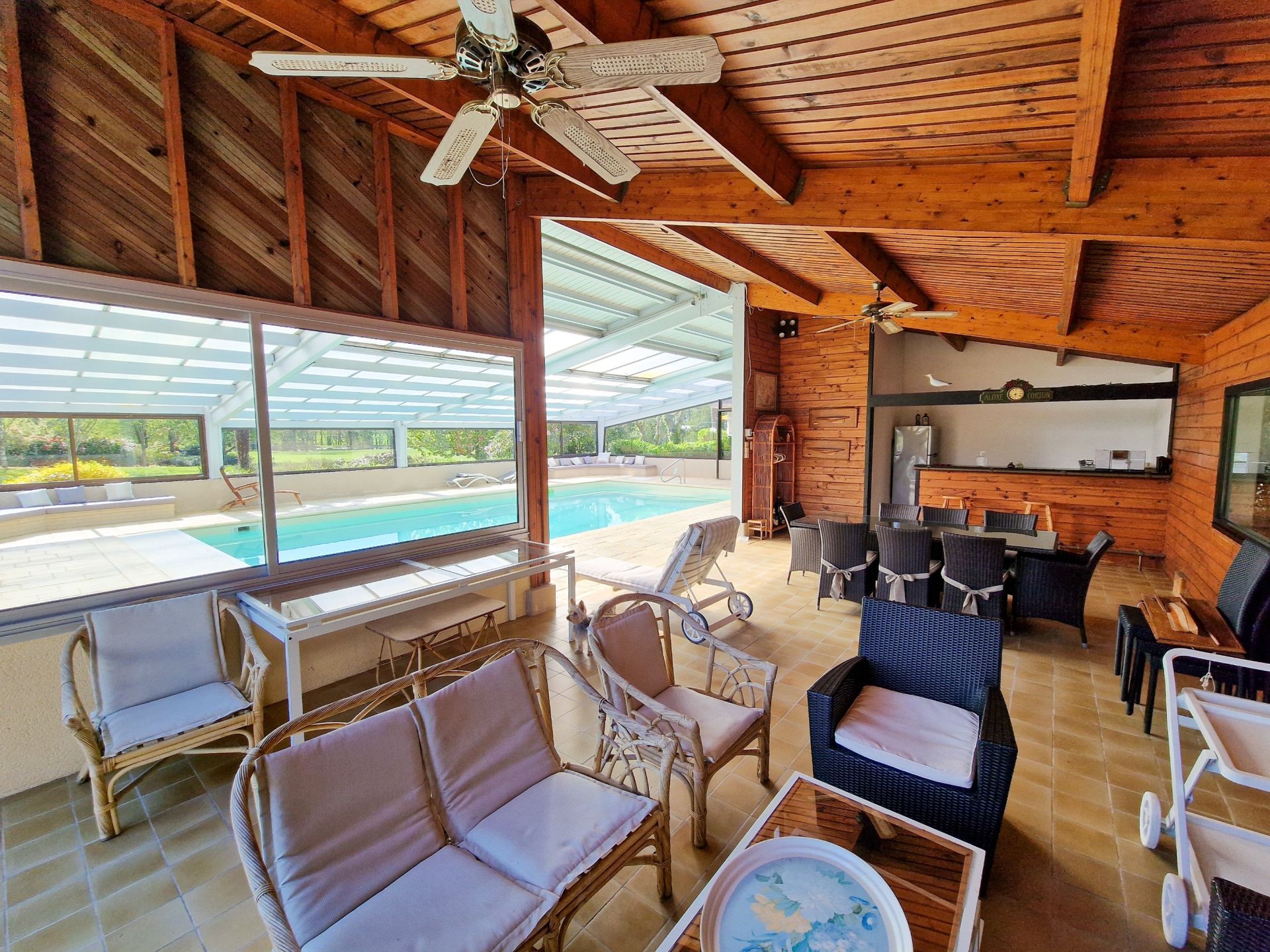 luxury property 9 Rooms for sale on HILLION (22120)