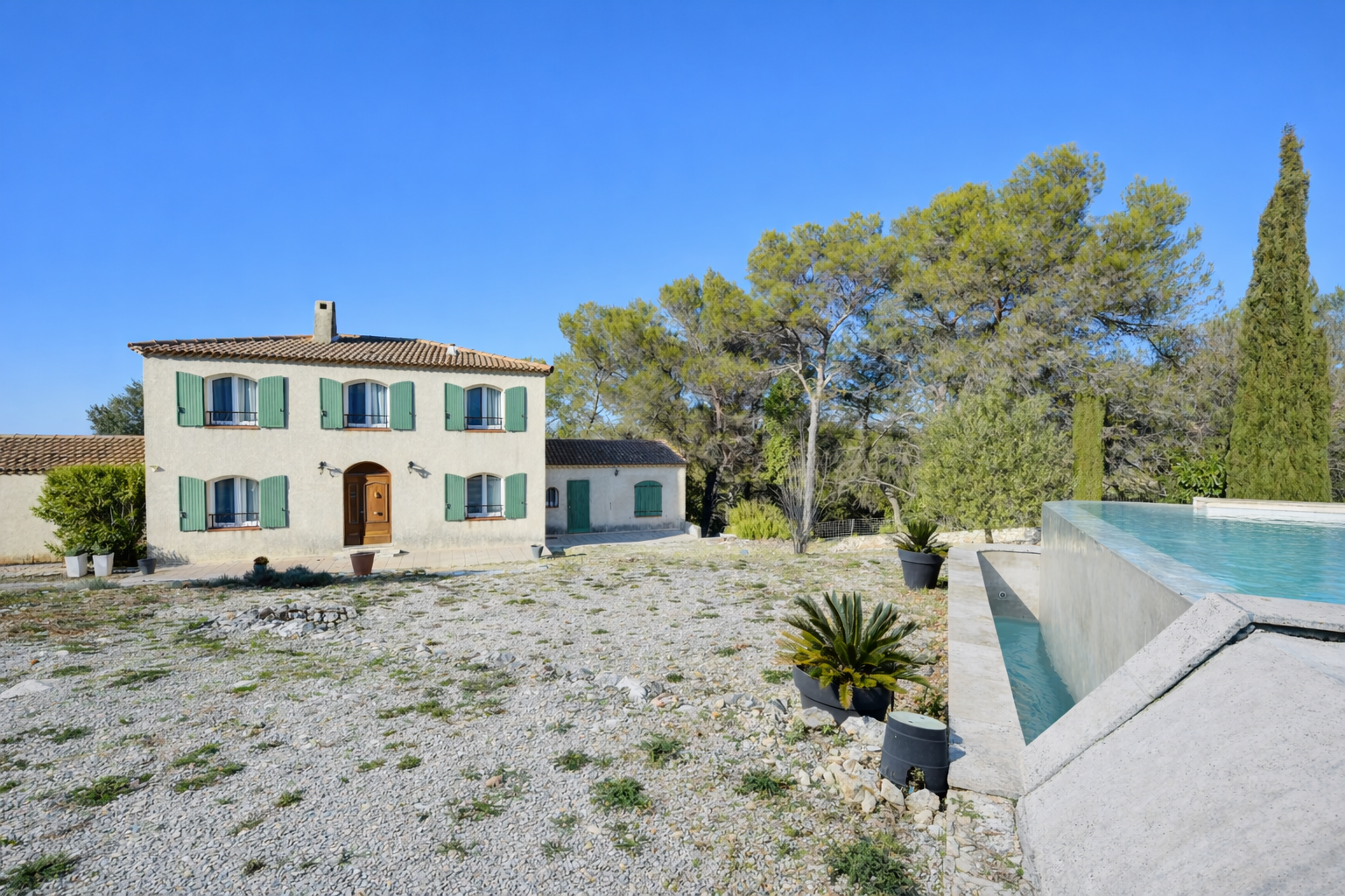 maison de luxe 8 Pièces en vente sur EGUILLES (13510)