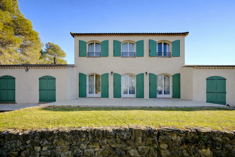 maison de luxe 8 Pièces en vente sur EGUILLES (13510)