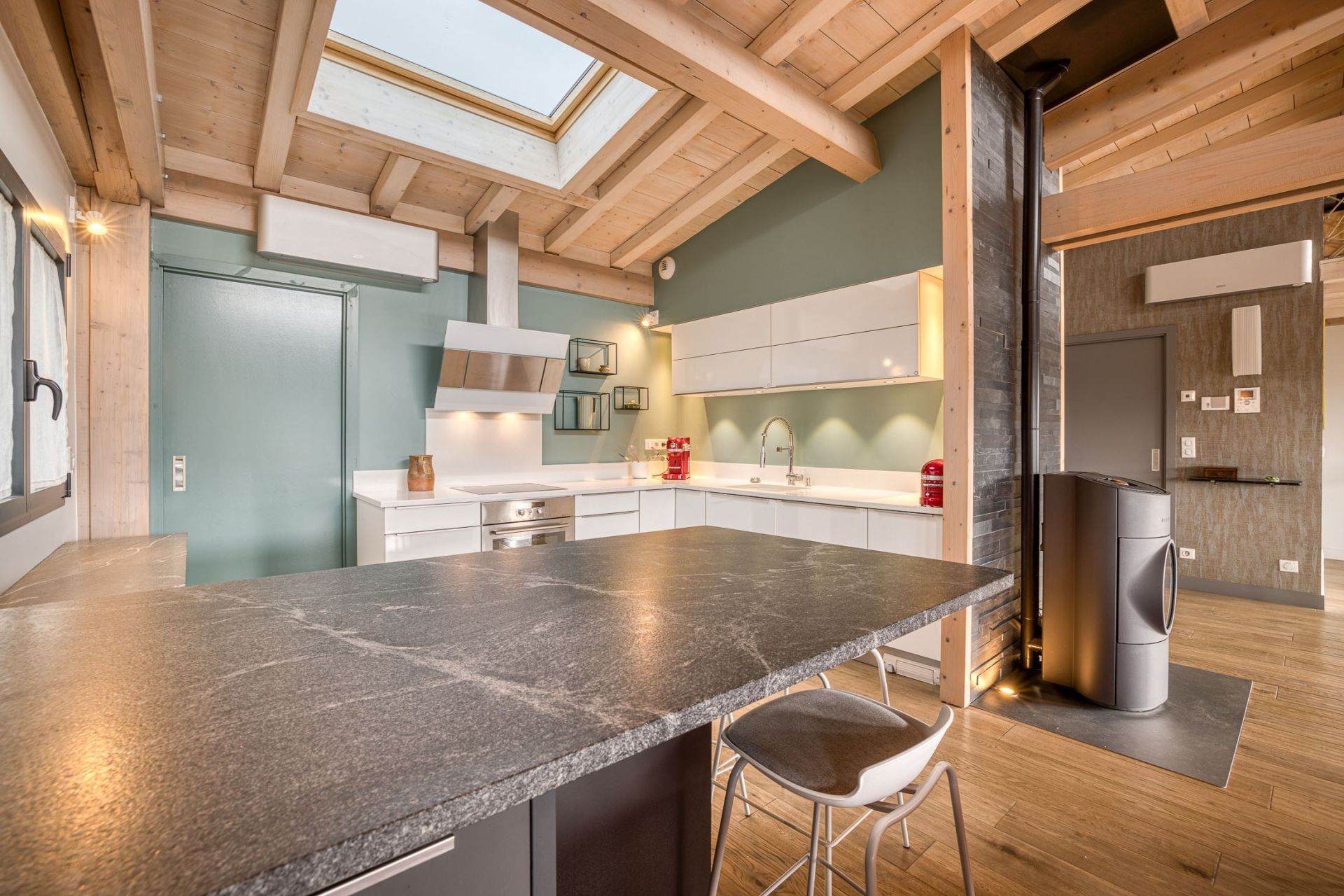 luxury house 5 Rooms for sale on VEYRIER DU LAC (74290)