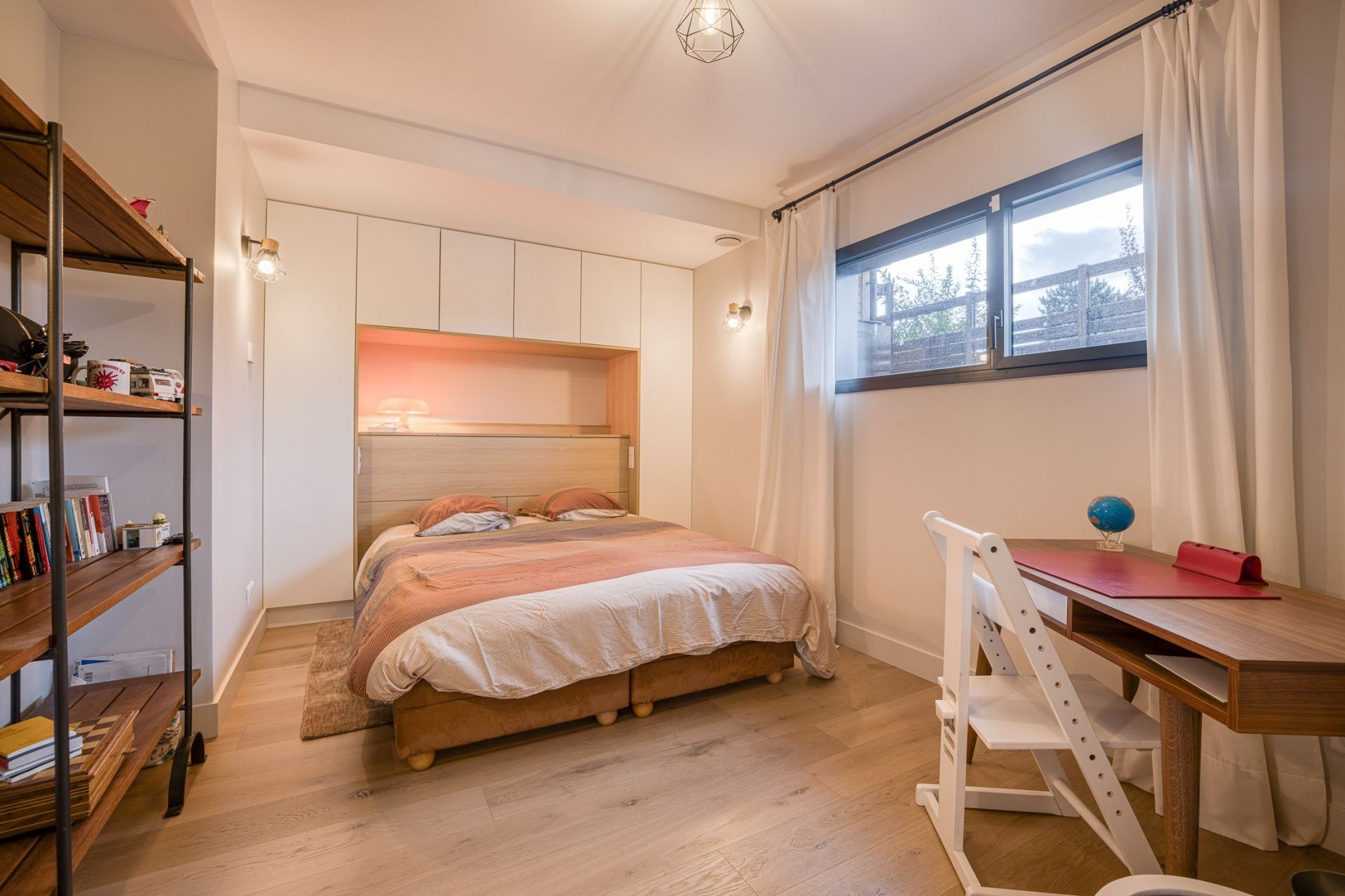 luxury house 5 Rooms for sale on VEYRIER DU LAC (74290)