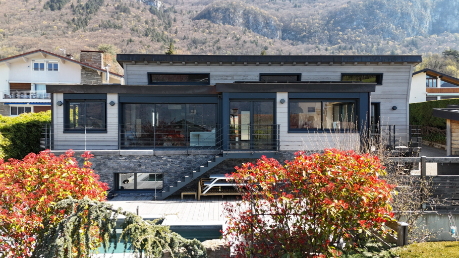 luxury house 5 Rooms for sale on VEYRIER DU LAC (74290)