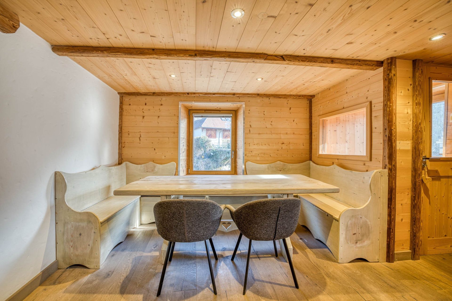 luxury apartment 5 Rooms for sale on DOUSSARD (74210)