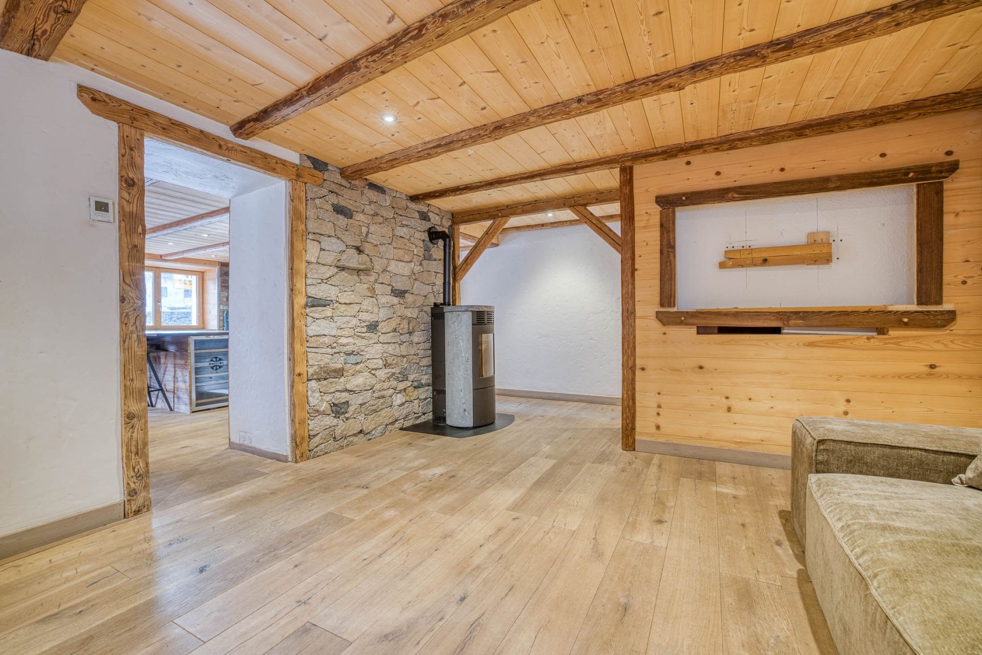 luxury apartment 5 Rooms for sale on DOUSSARD (74210)