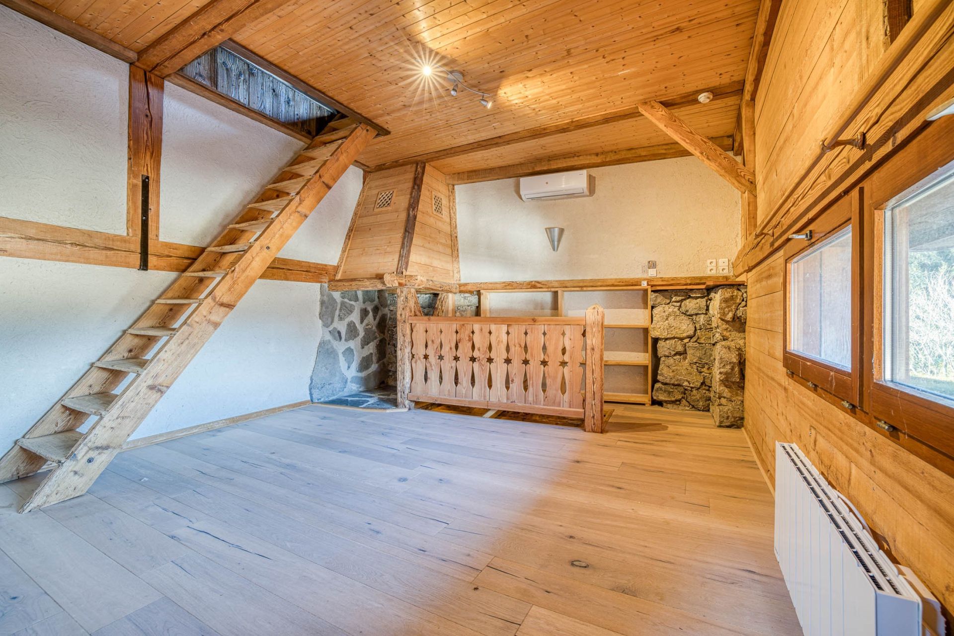 luxury apartment 5 Rooms for sale on DOUSSARD (74210)