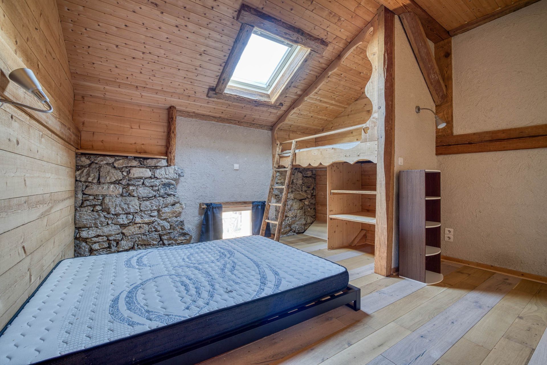 luxury apartment 5 Rooms for sale on DOUSSARD (74210)