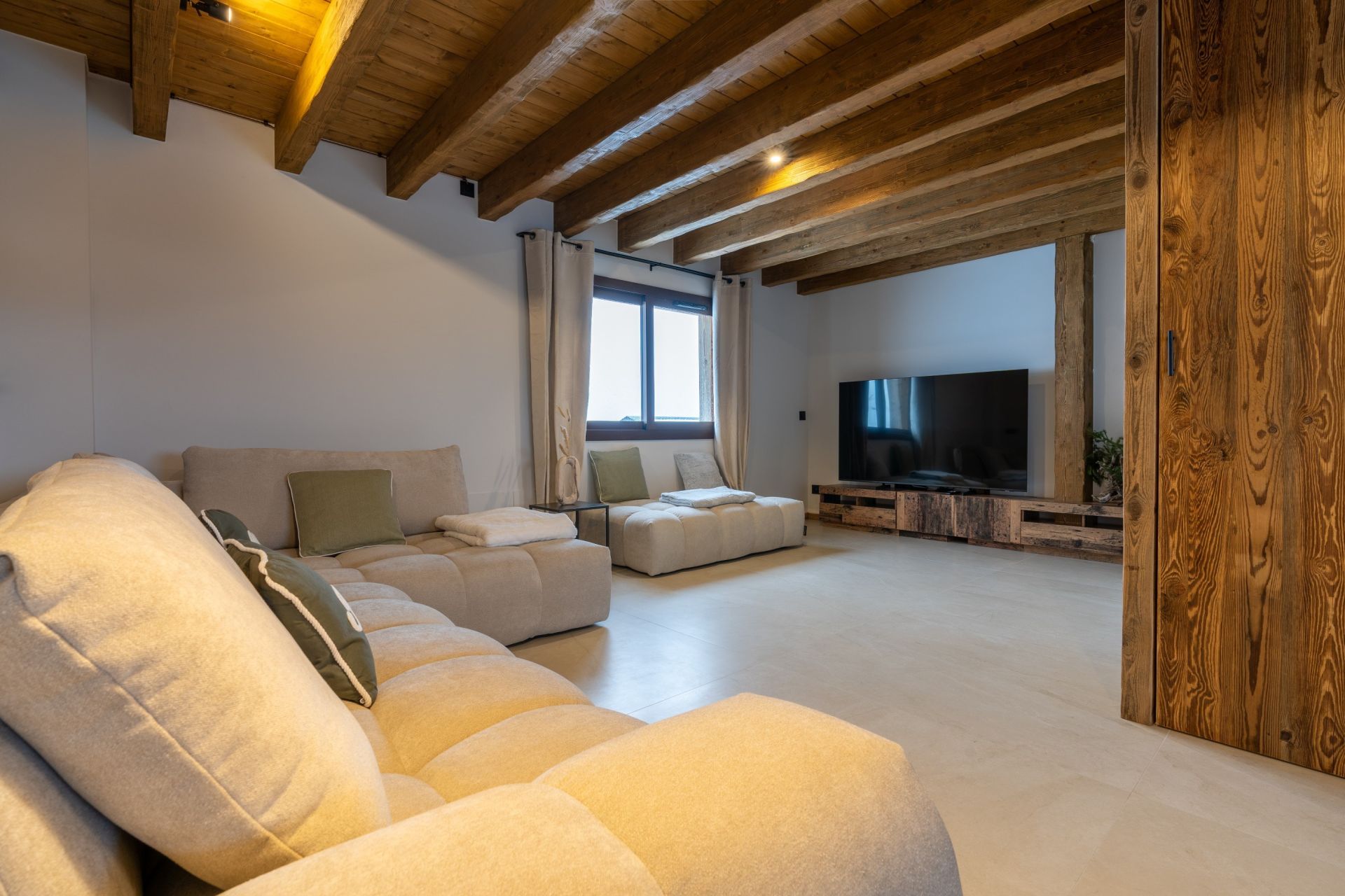 luxury chalet 8 Rooms for sale on FONT ROMEU ODEILLO VIA (66120)
