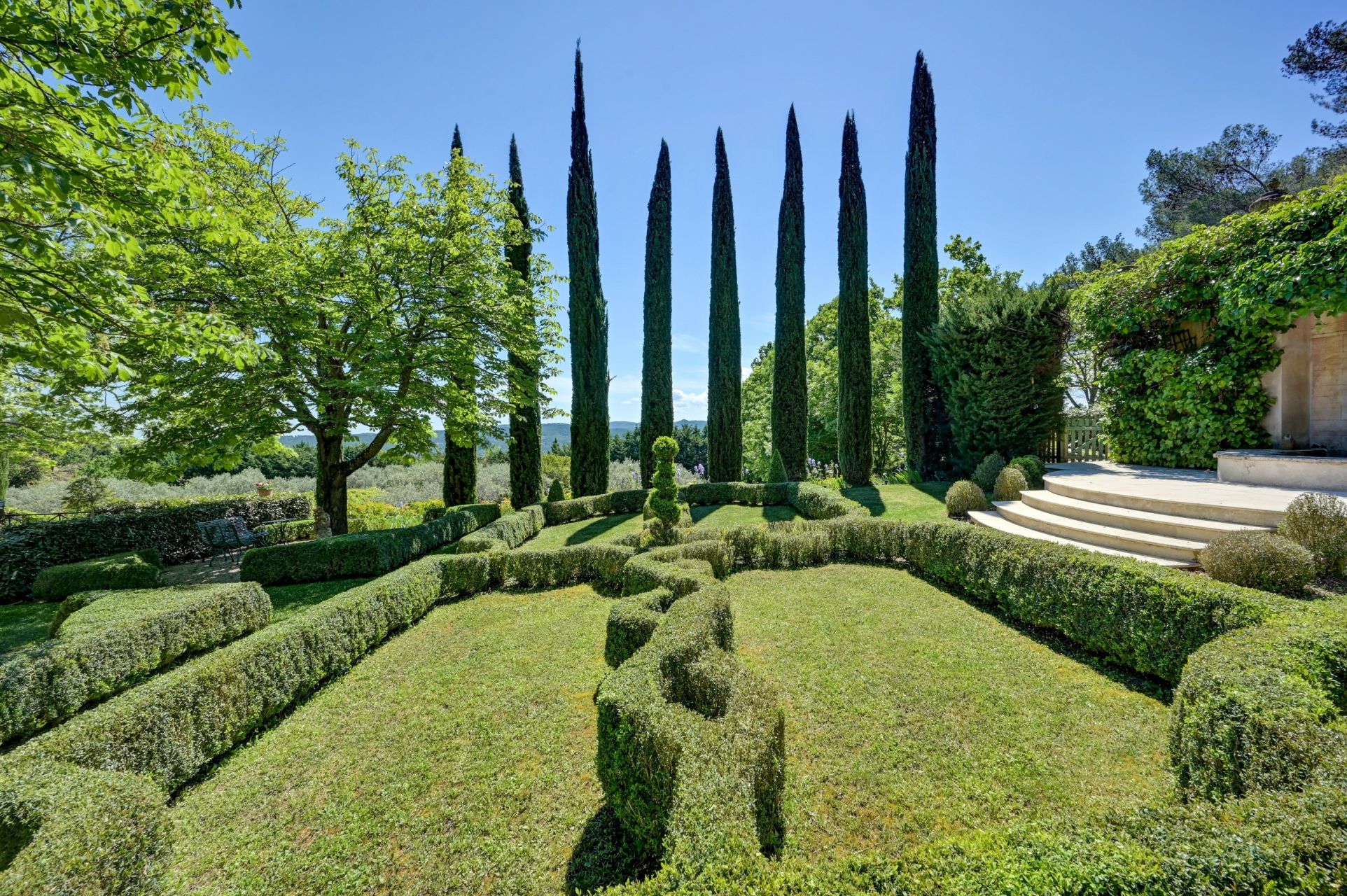 maison de luxe 10 Pièces en vente sur ROGNES (13840)